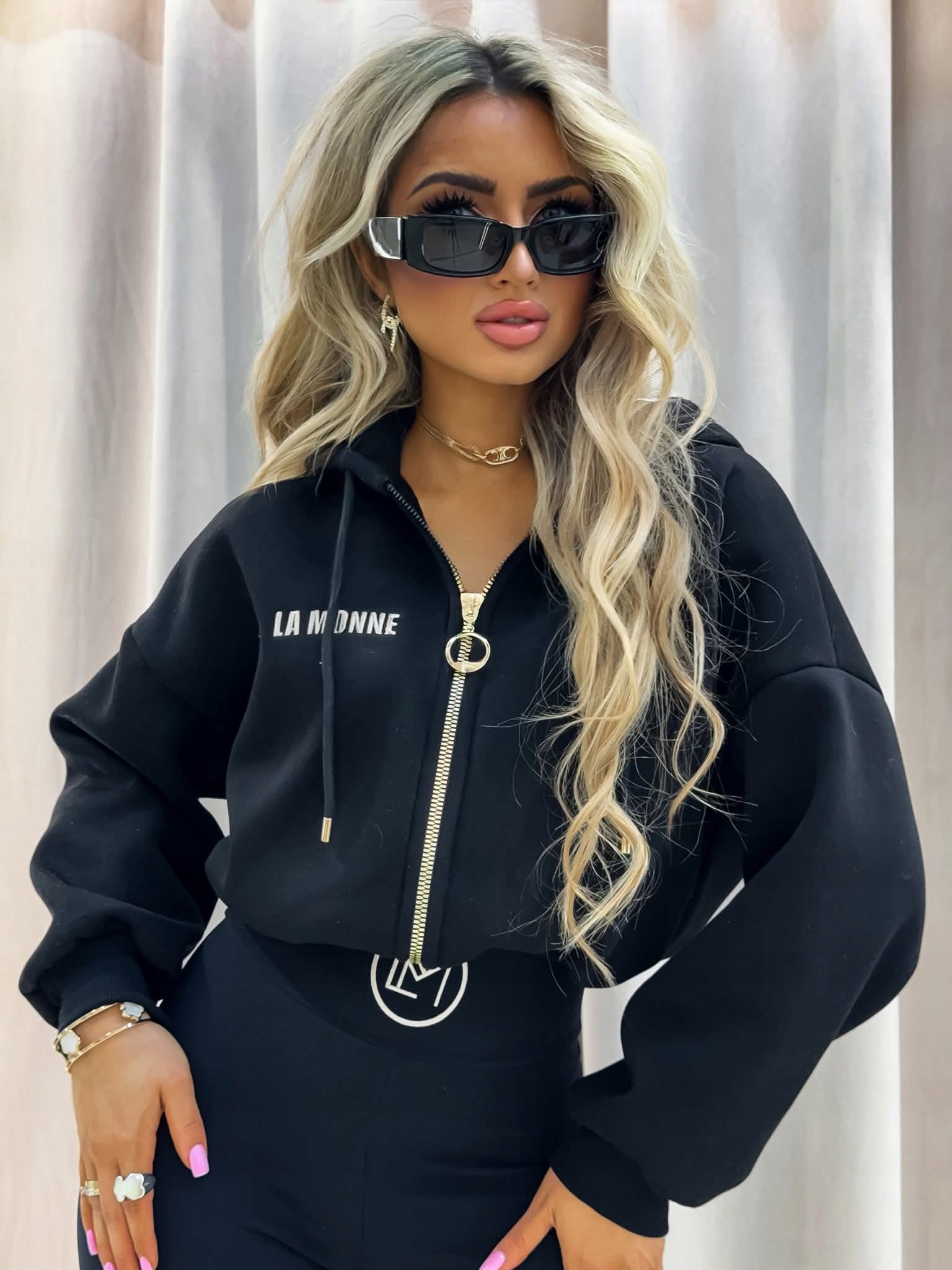 Krótka bluza Bella Zip od La Monne czarna rozmiar Uni