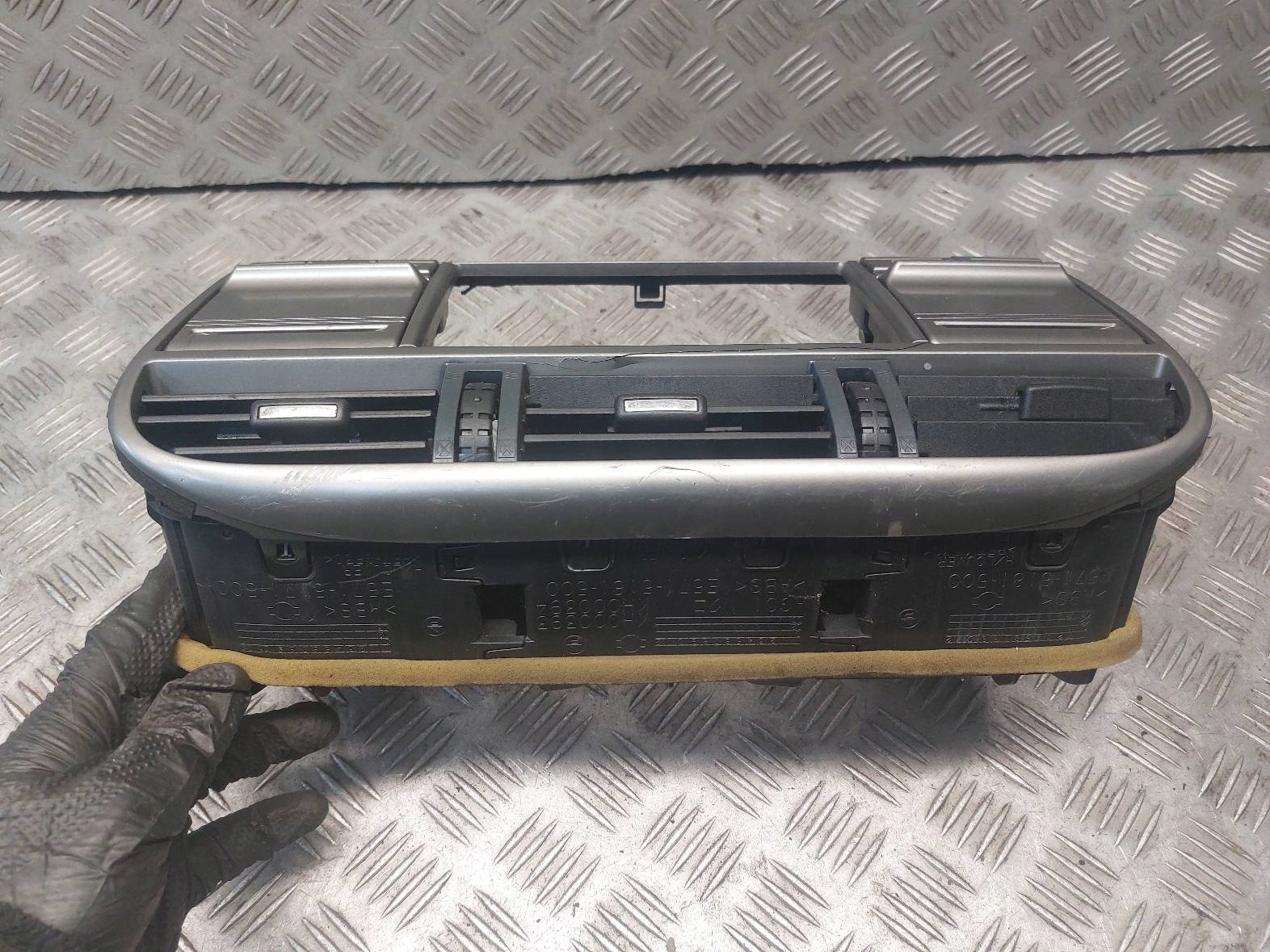 frame PANELU air conditioning devices console central NISSAN X-TRAIL and 687508H800