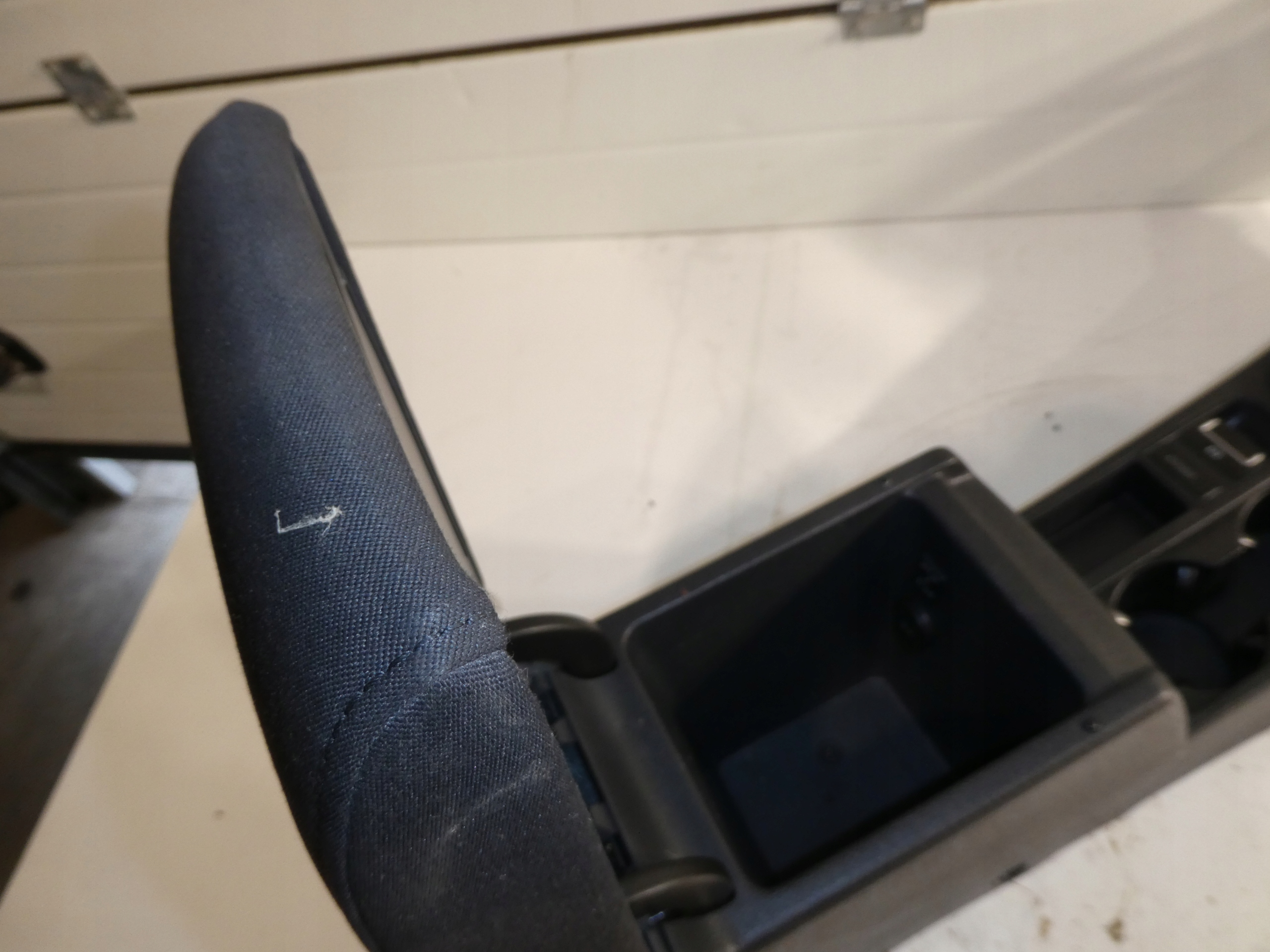 TUNEL armrest VW TIGUAN plus 5N0864251B