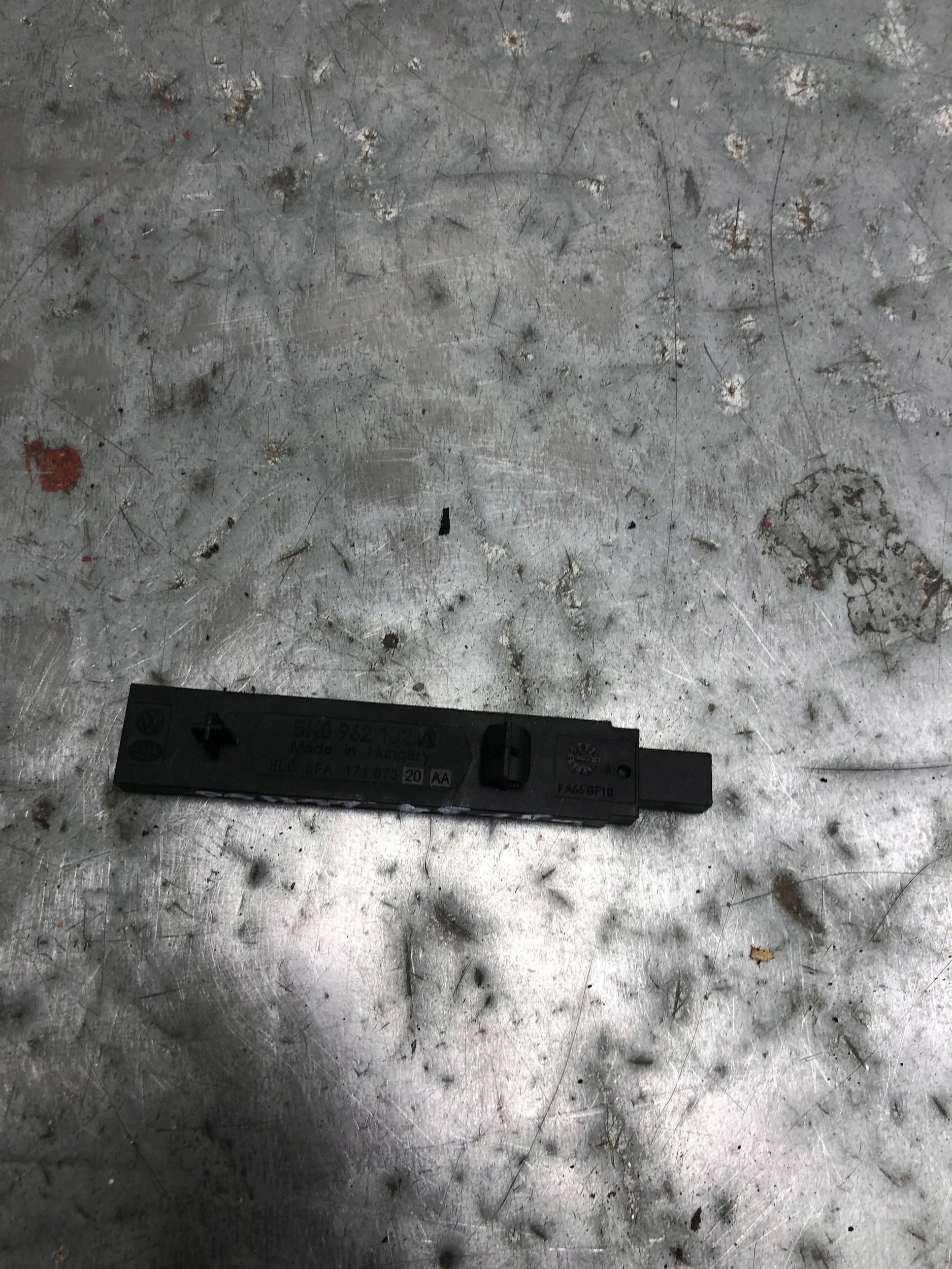 amplifier ANTENY VW PASSAT B8 KOMBI 5K0962132A