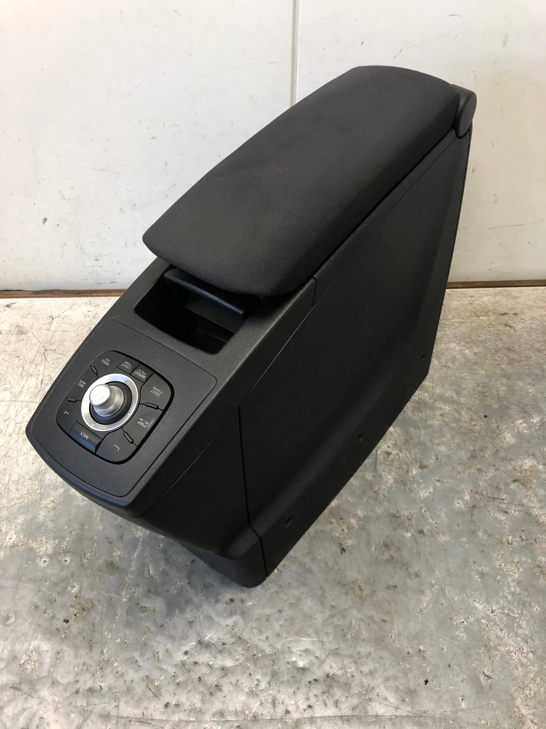 подлокотник тунель renault SCENIC III