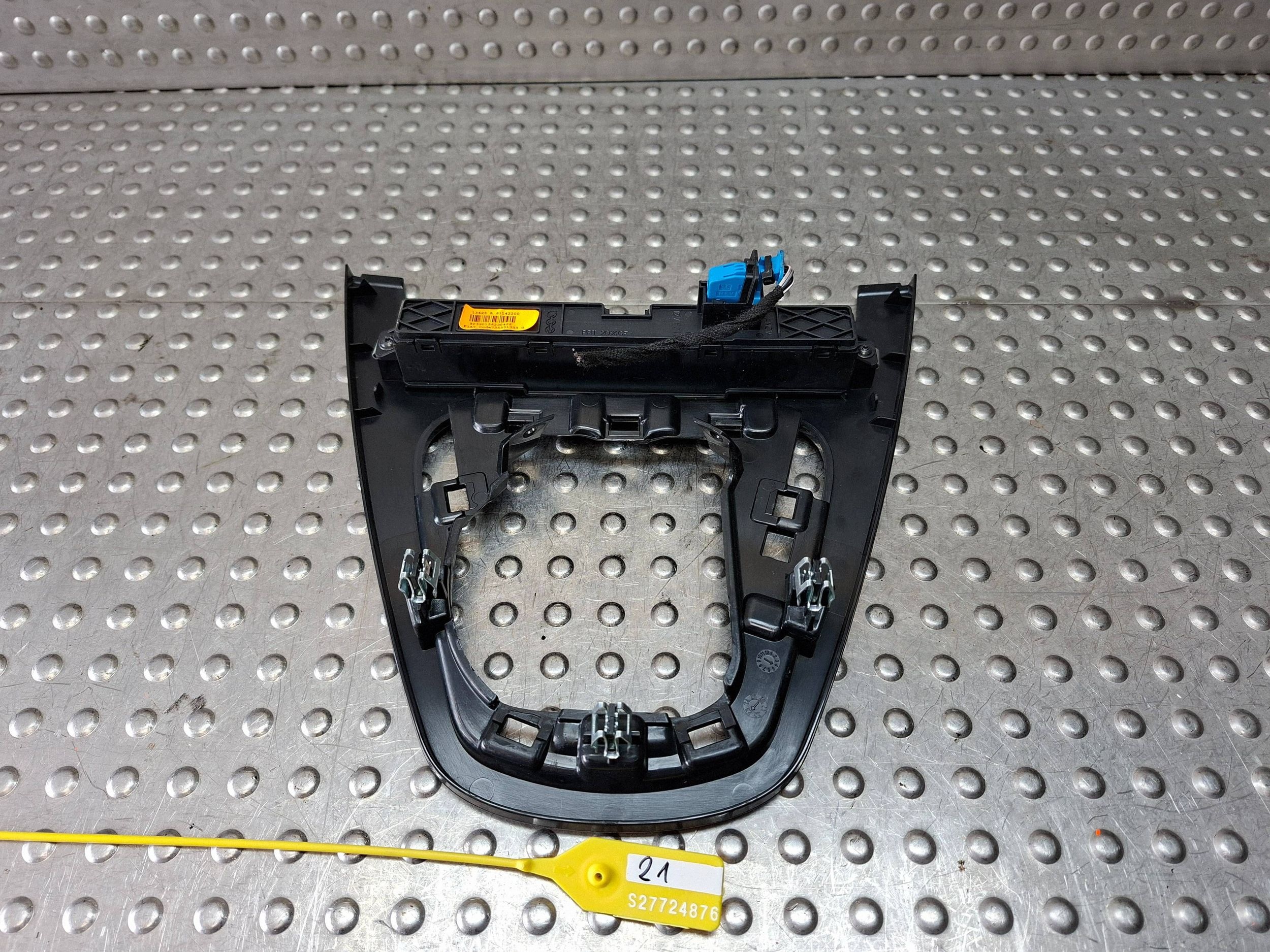 Blende Abdeckung PANELU SRODKOWEGO LANCIA YPSILON 11- 735675971