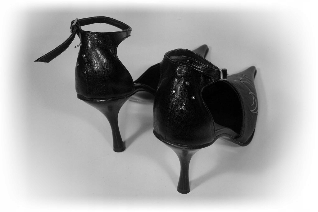 SZPILKI SZPILECZKI ARANCI BUTY HAFTOWANE CZUŁENKA