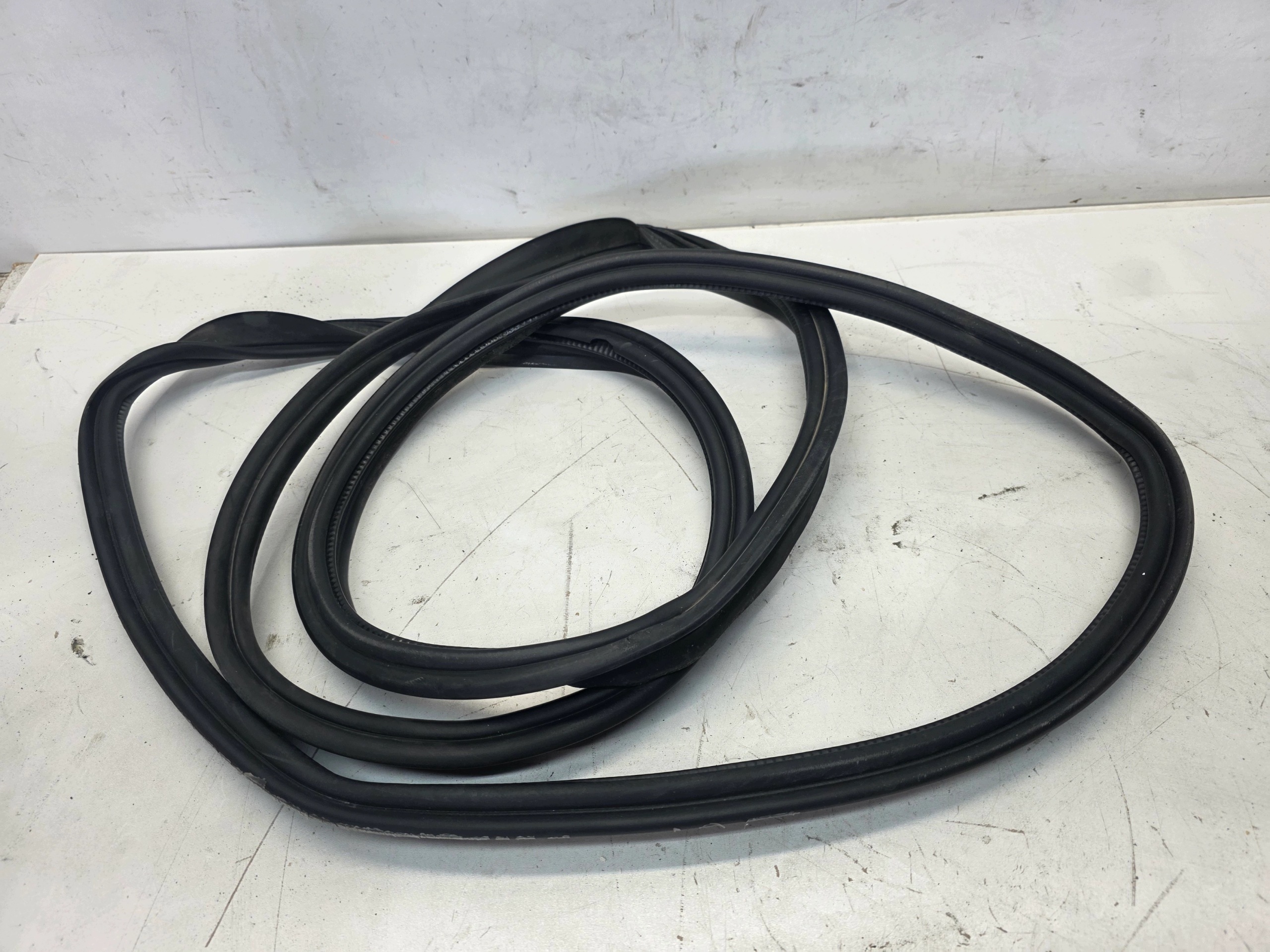 gasket bonnet boot AUDI A4 B8 AVANT 8K9827705B
