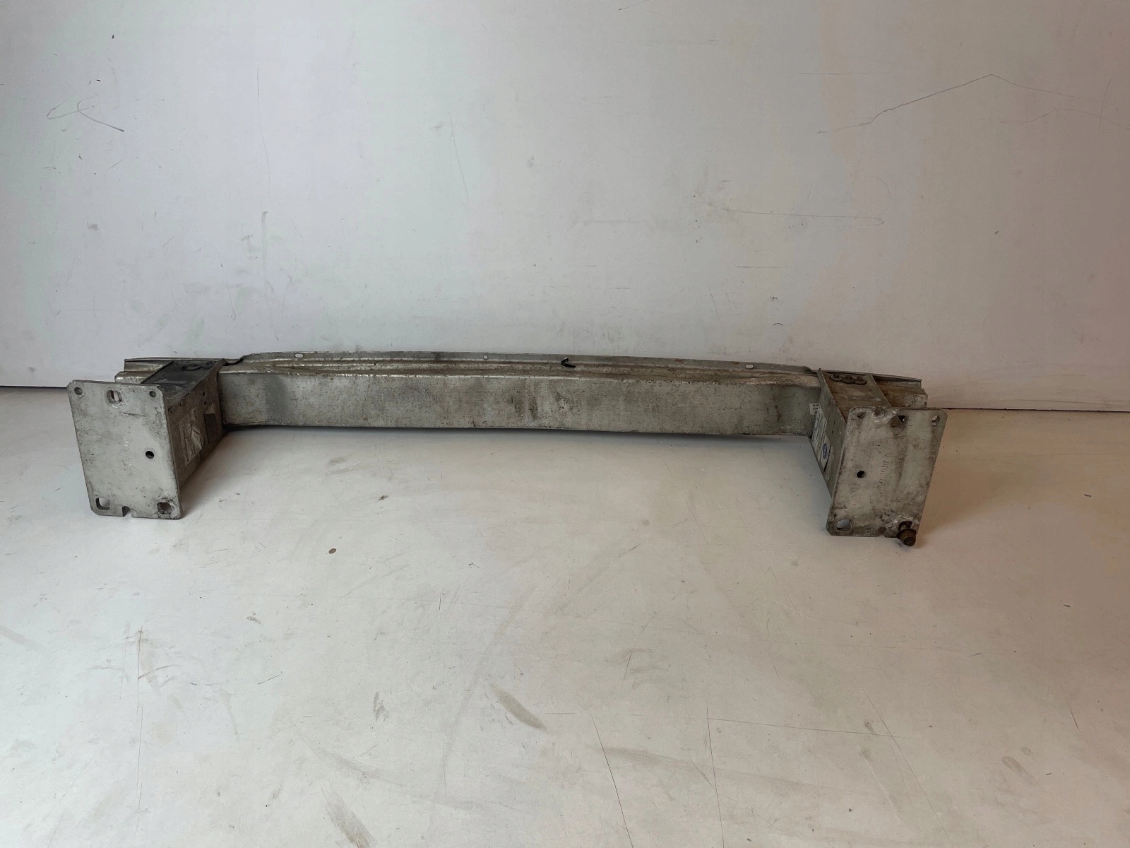 sider pillar of a bumper front front Audi Q5 8R