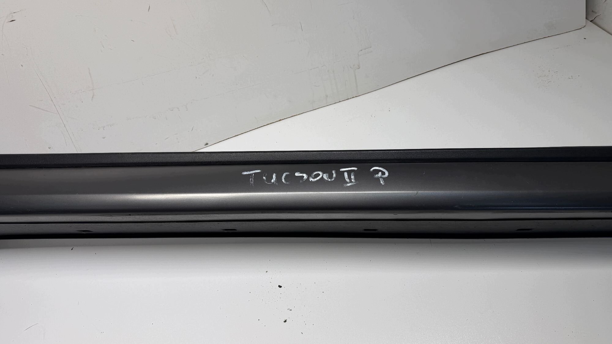 HYUNDAI TUCSON III moulding threshold cap right 15-21