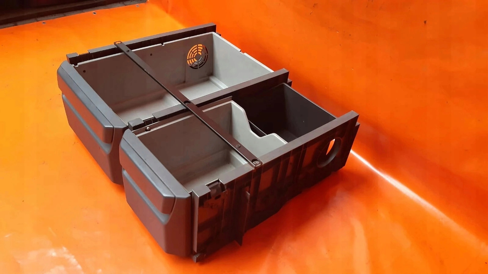 VOLVO FH13 ZABUDOWA DOLNA SZUFLADA LIFT Car type Trucks