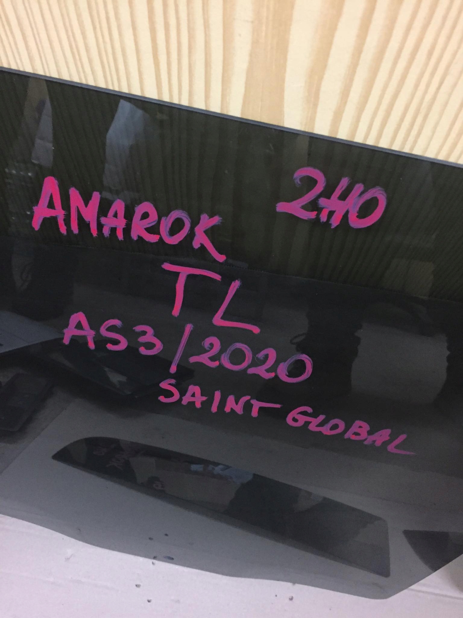vw AMAROK 2020R стекло двери зад AS3