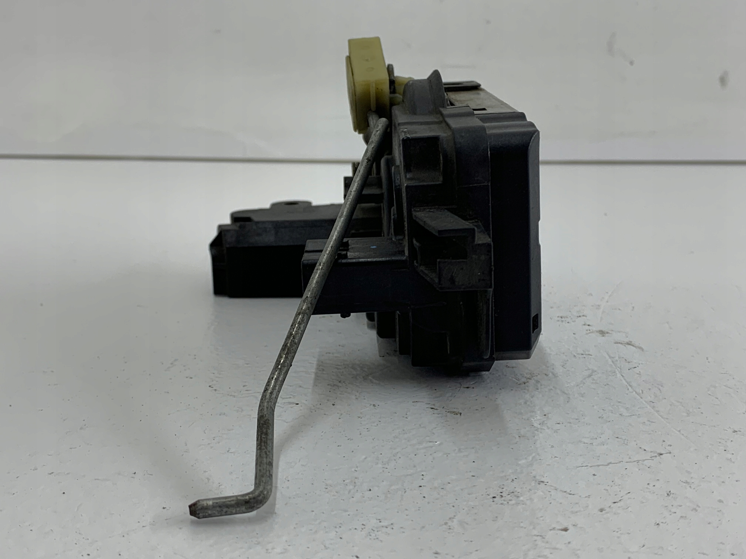 OPEL ASTRA H lock door right front 13128112