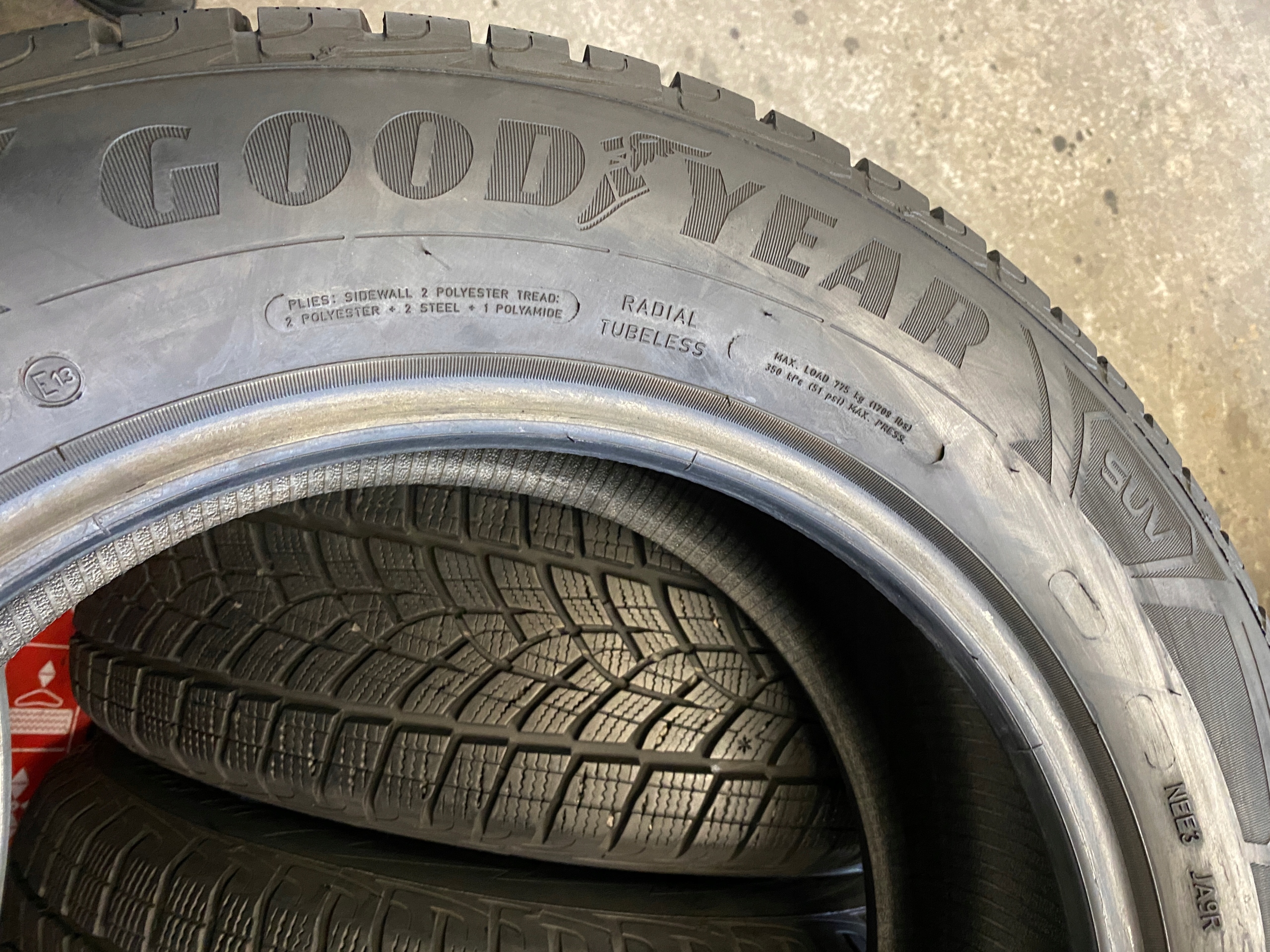 4 tyres winter 215/65R17 Goodyear Performance G1 SUV 8mm
