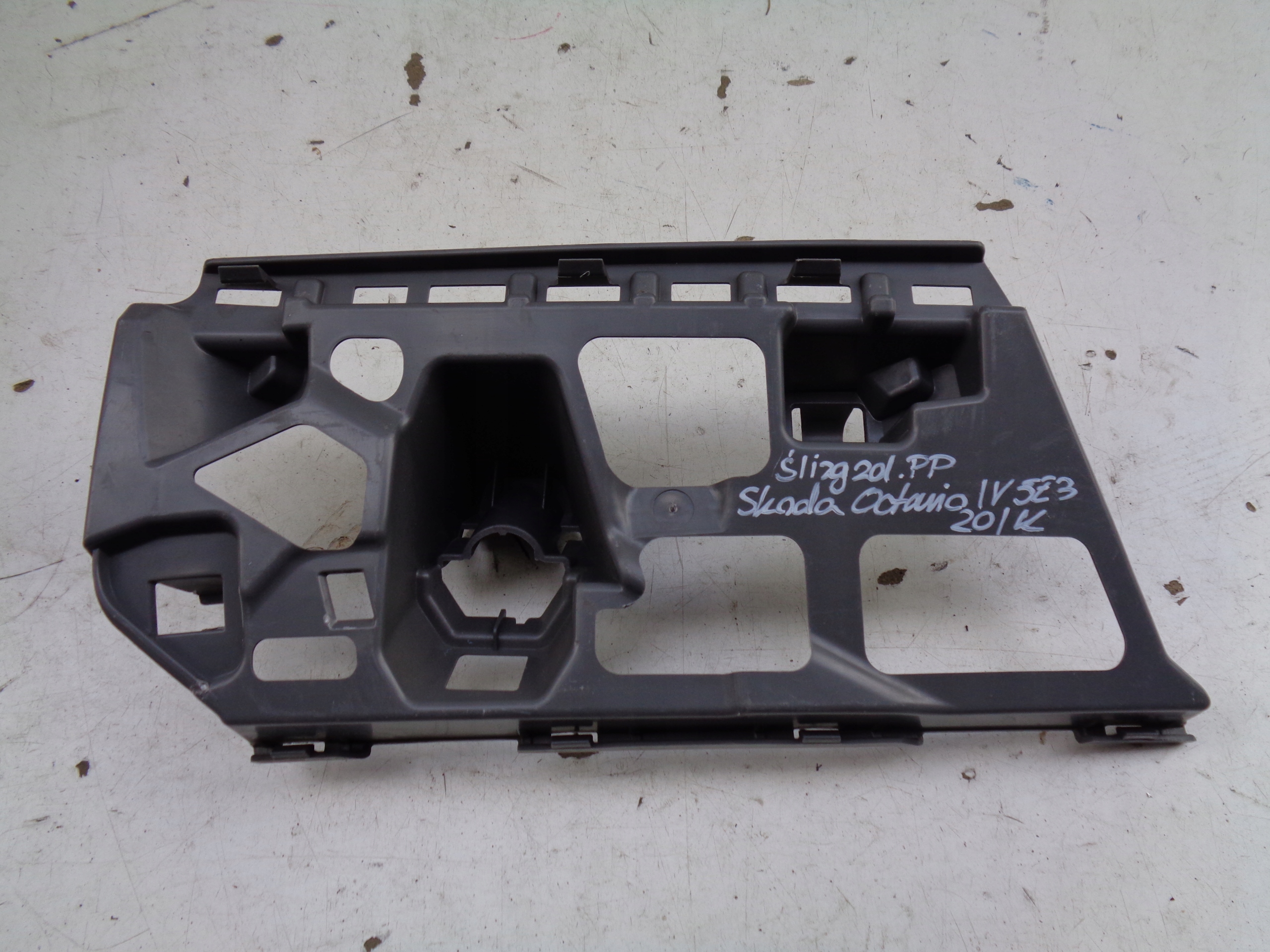 bumper bracket right front SKODA OCTAVIA IV 4 RS 5E3 20