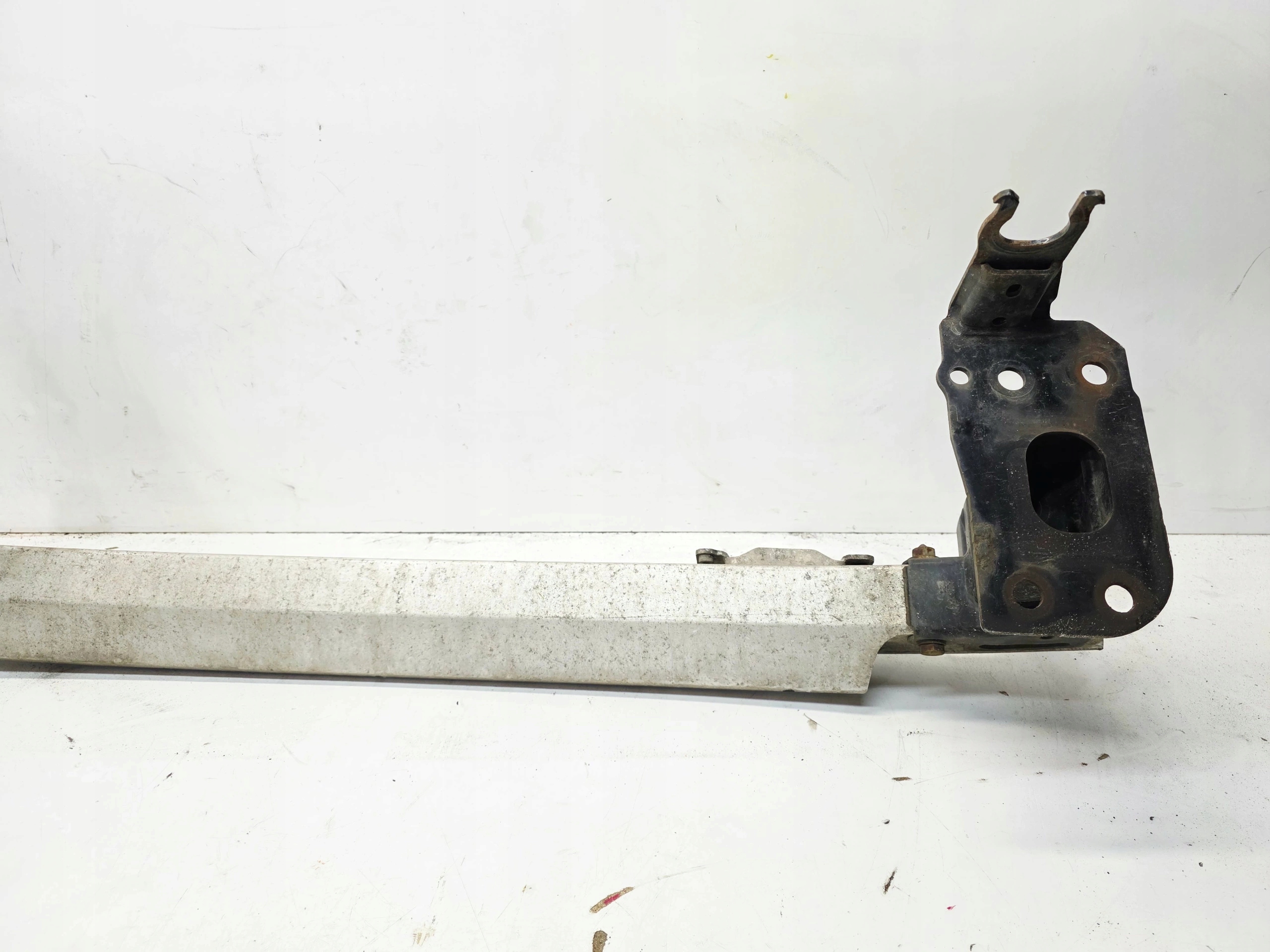 sider below bumper front below RADAR AUDI Q7 4L 4L0807113A