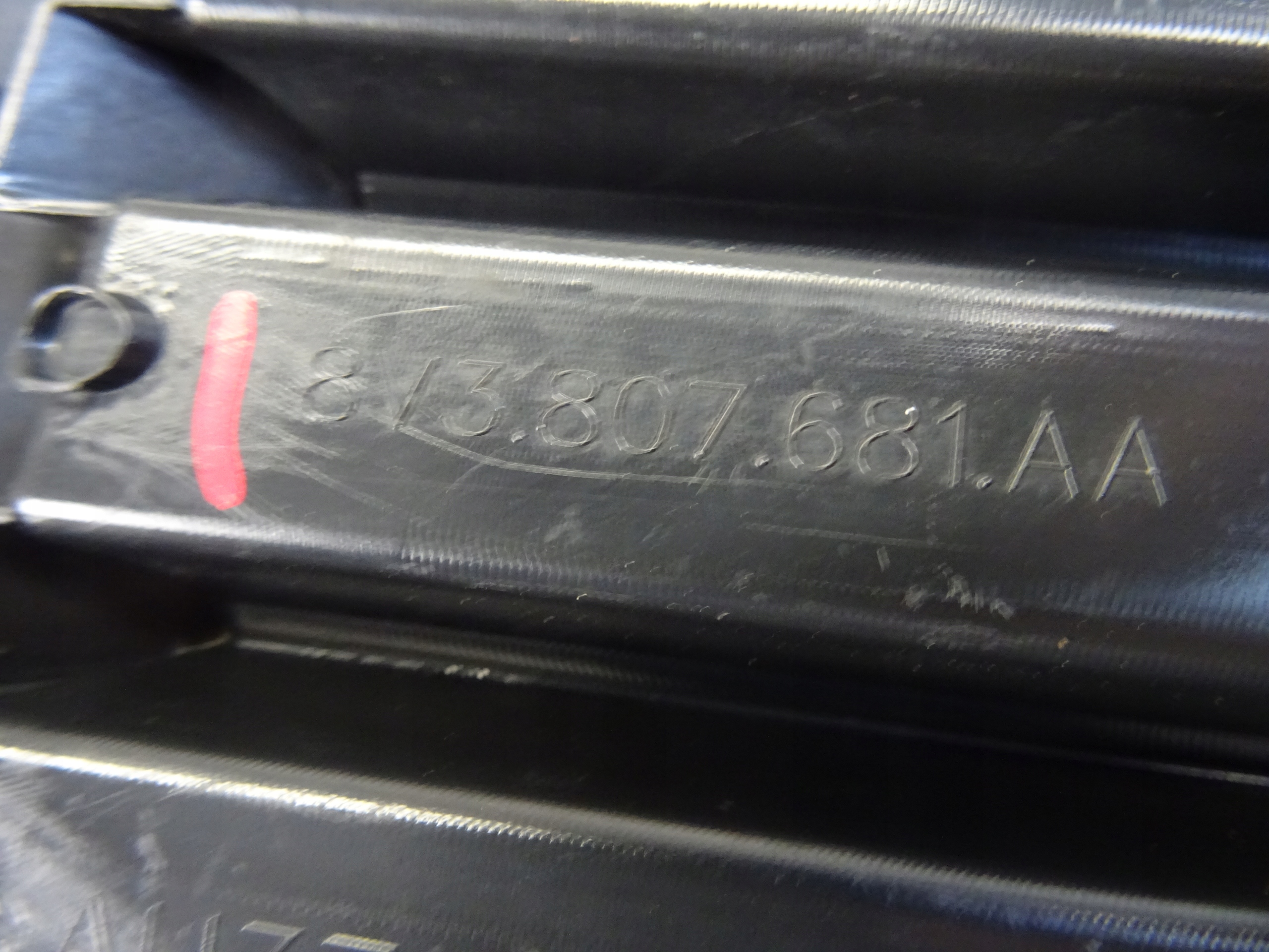 grid of a bumper front front left AUDI A3 8V LIFT 8V3807681AA