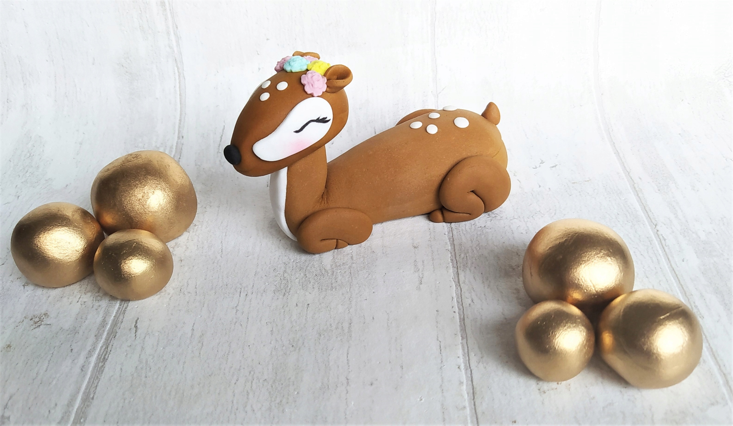 Levně Srnka figurka zlaté koule Sada dekorací z cukrové hmoty