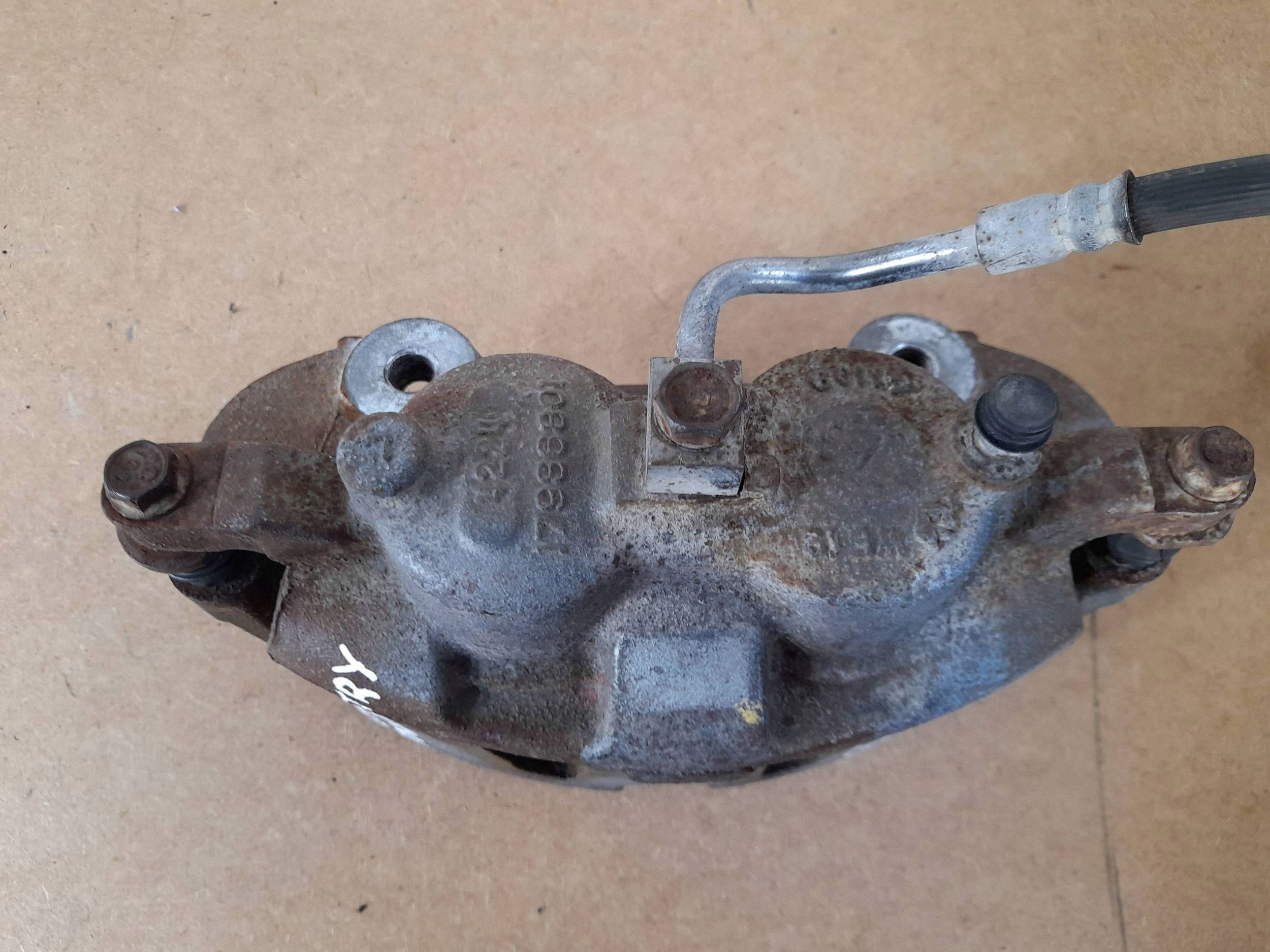 Chrysler Town & Country V caliper brake front left 17986801 (B901)