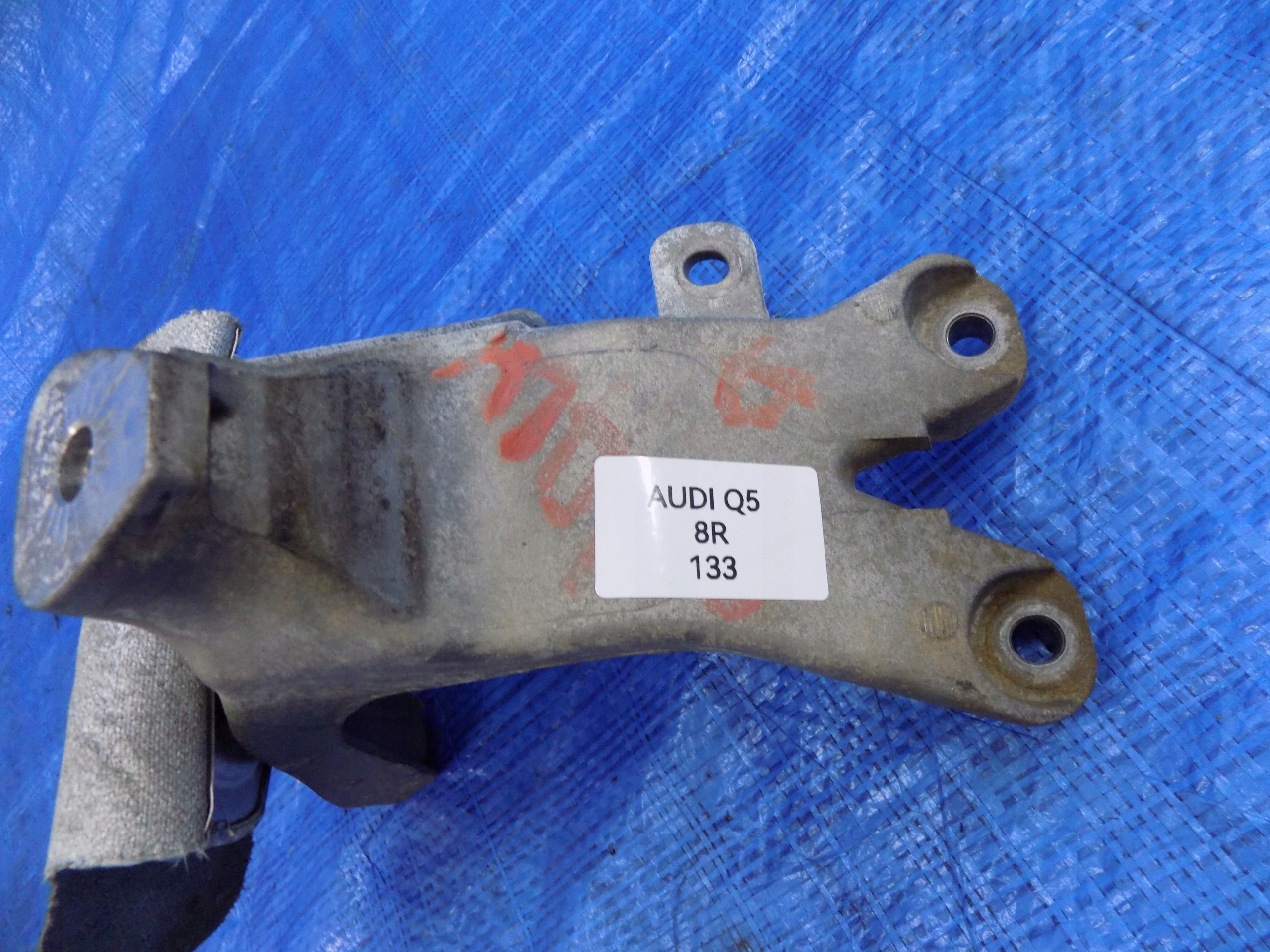 holder engine mount AUDI Q5 8R 09R 2,0TDI