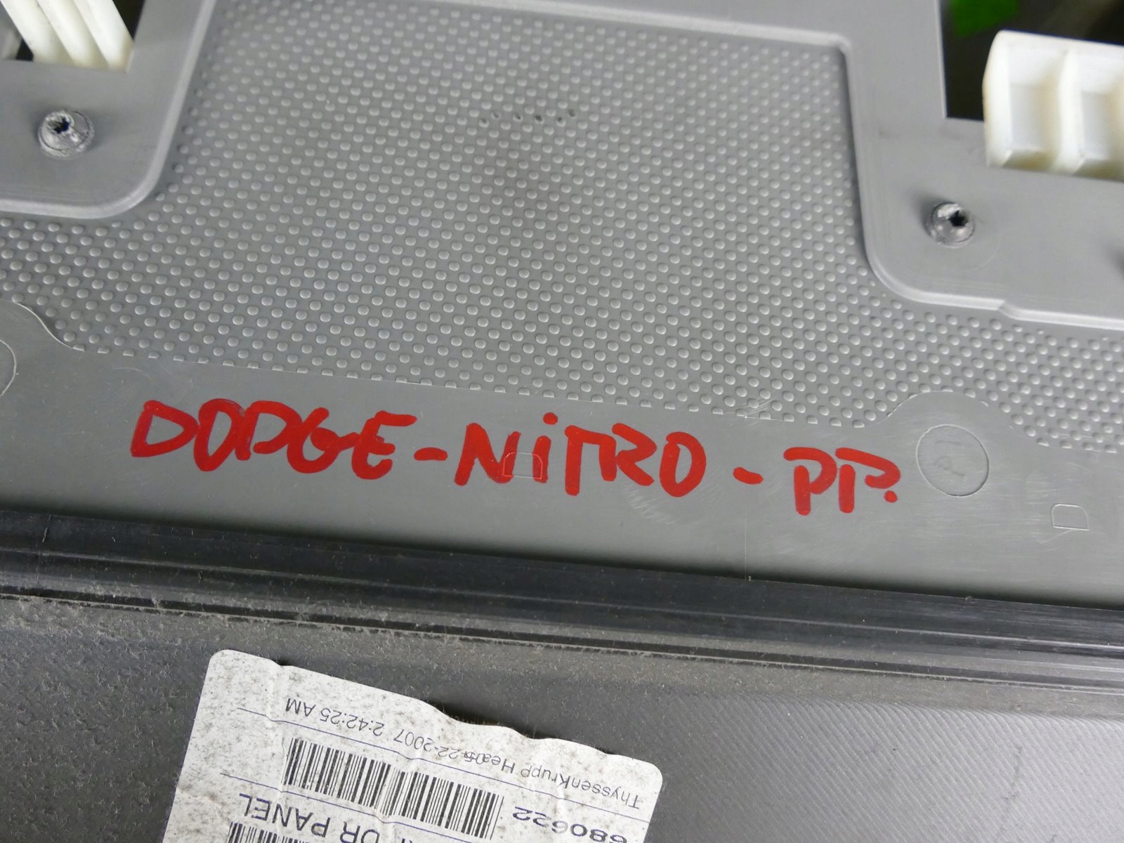 Dodge NITRO дверные карты правый передний обивка