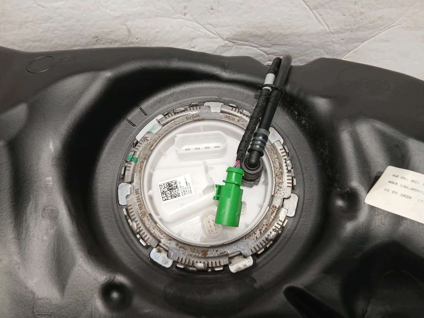 AUDI A4 B9 LIFT tank 8W0201021GC