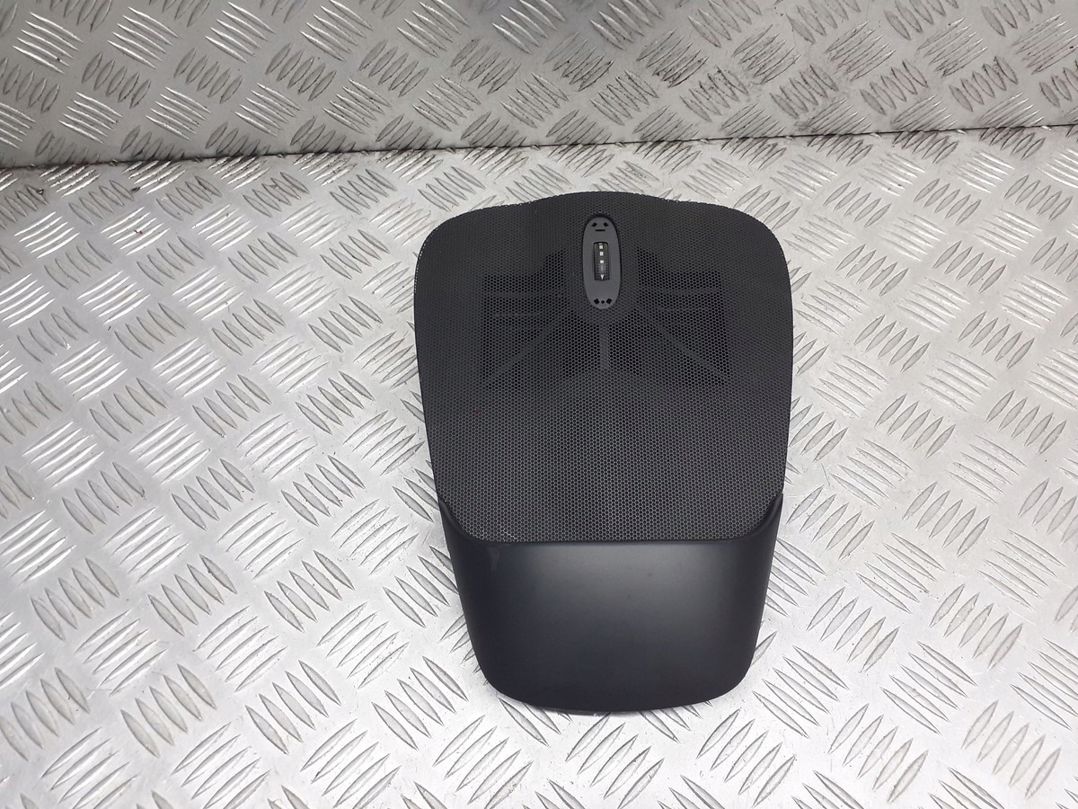 A2098301354 - Центральна решітка MERCEDES CLK W209