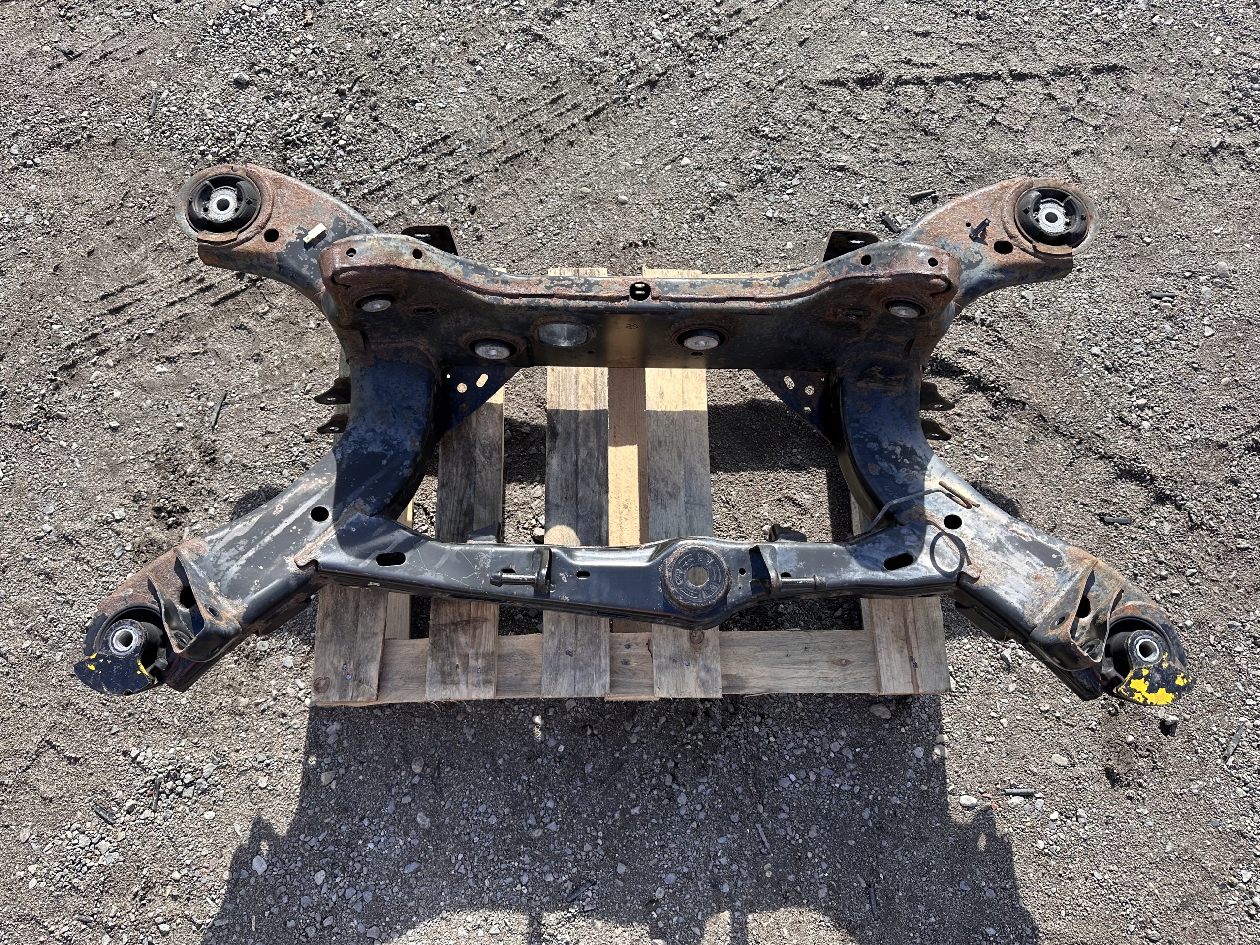 axle beam subframe sider rear part rear Dodge Charger 6.4 SRT 2011 - 2014