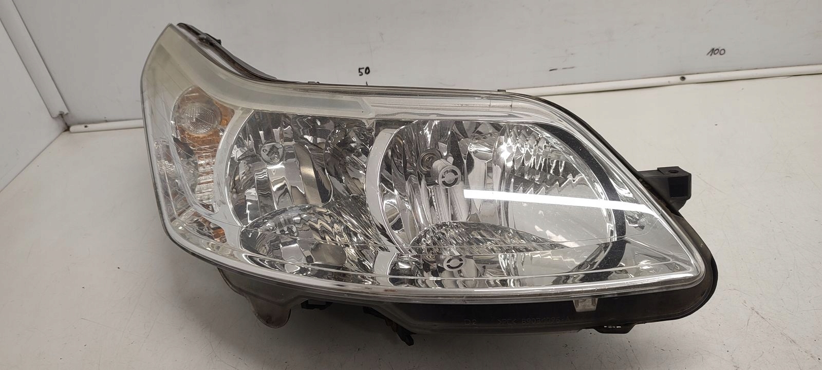 light front front right Citroen C4 and 1,6 HDI
