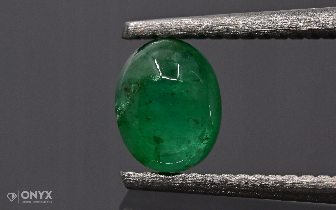Smaragd kabošon ovál 5x4 mm