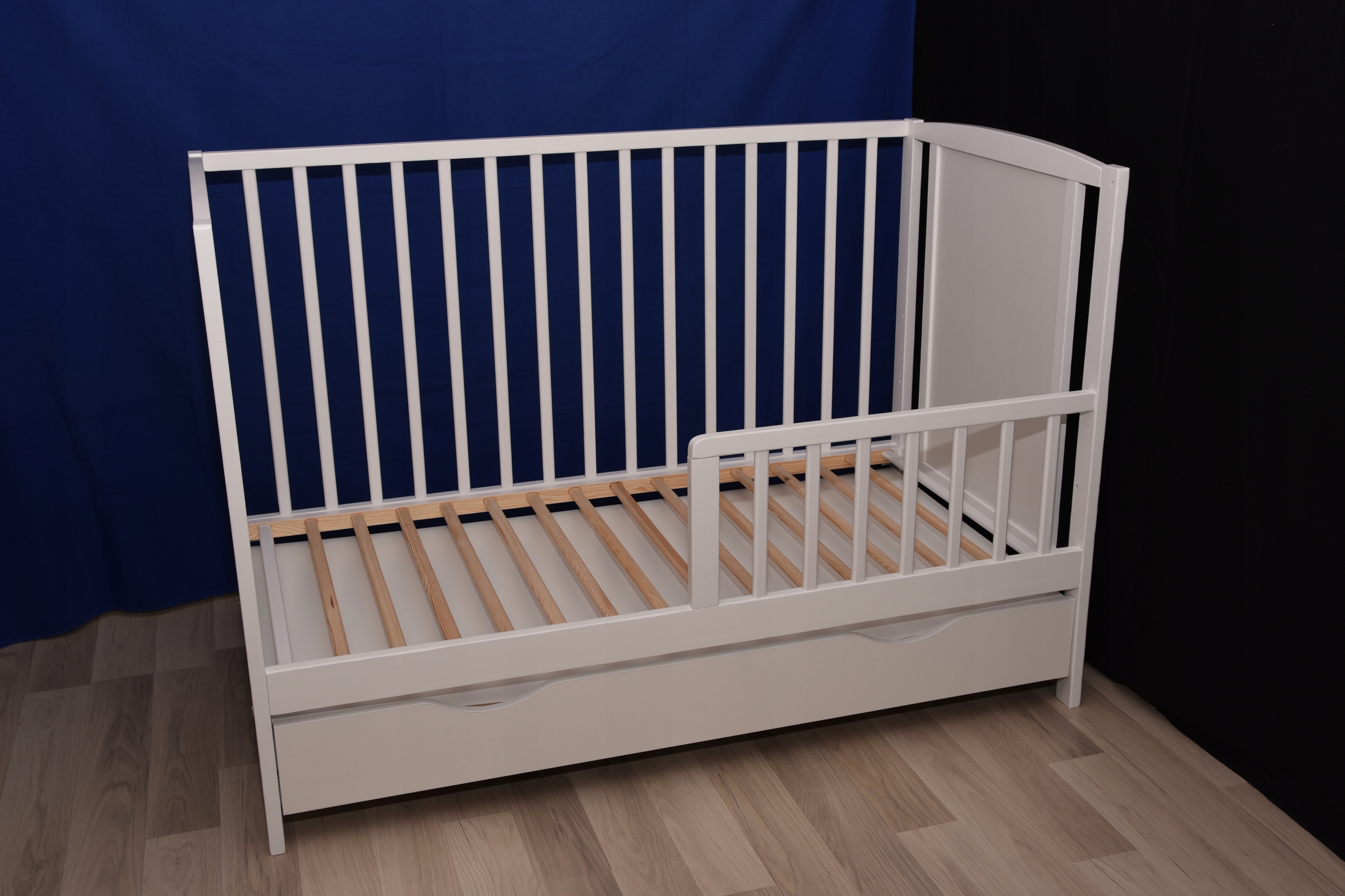 ŁÓŻECZKO DZIECIĘCE BAJKA BIAŁE Z SZUFLADĄ + MATERAC GPK + PŁOTEK Marka AS