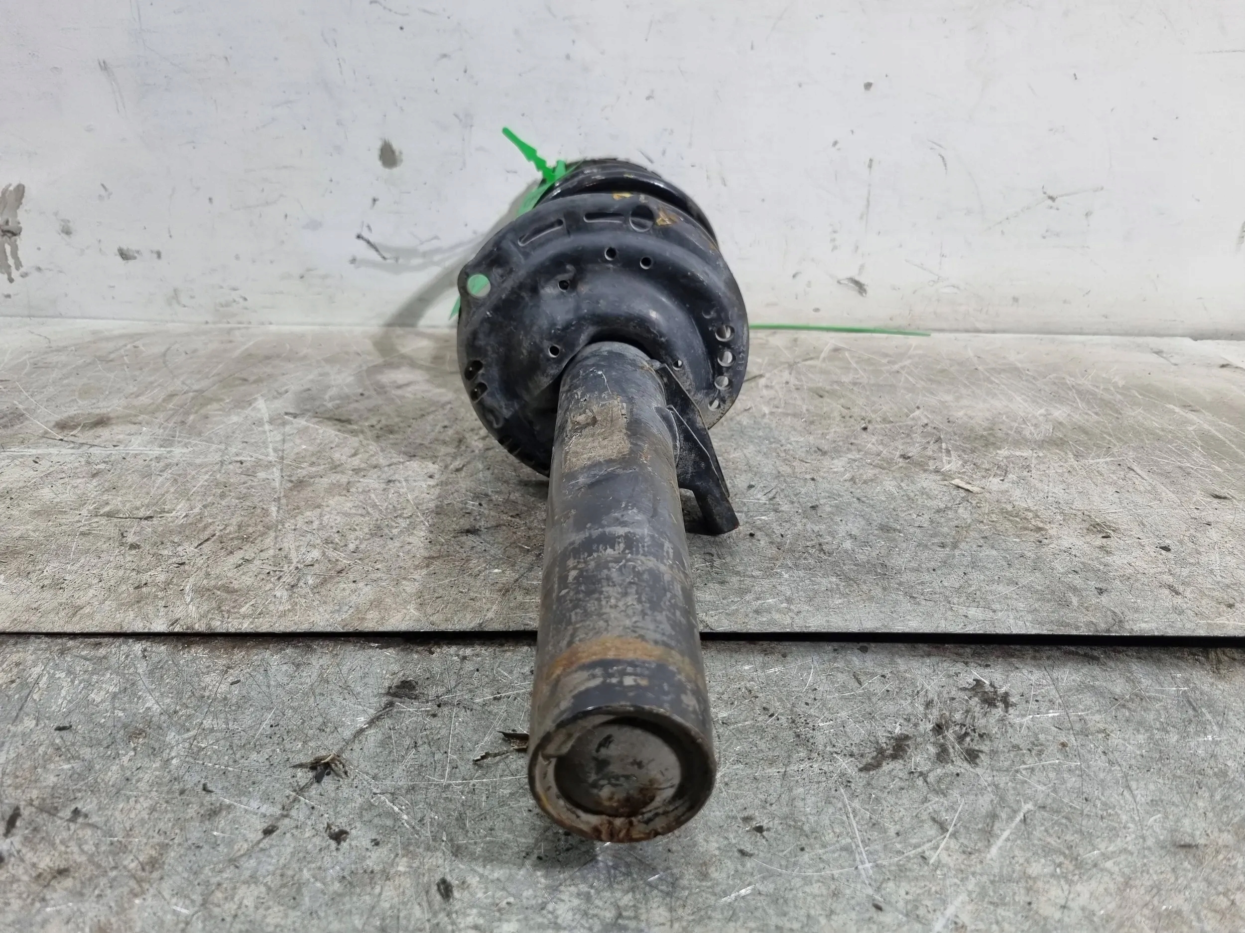 shock absorber left front 5Q0413031FL 5Q0412103E VW GOLF 8 LEON AUDI A3 TIGUAN