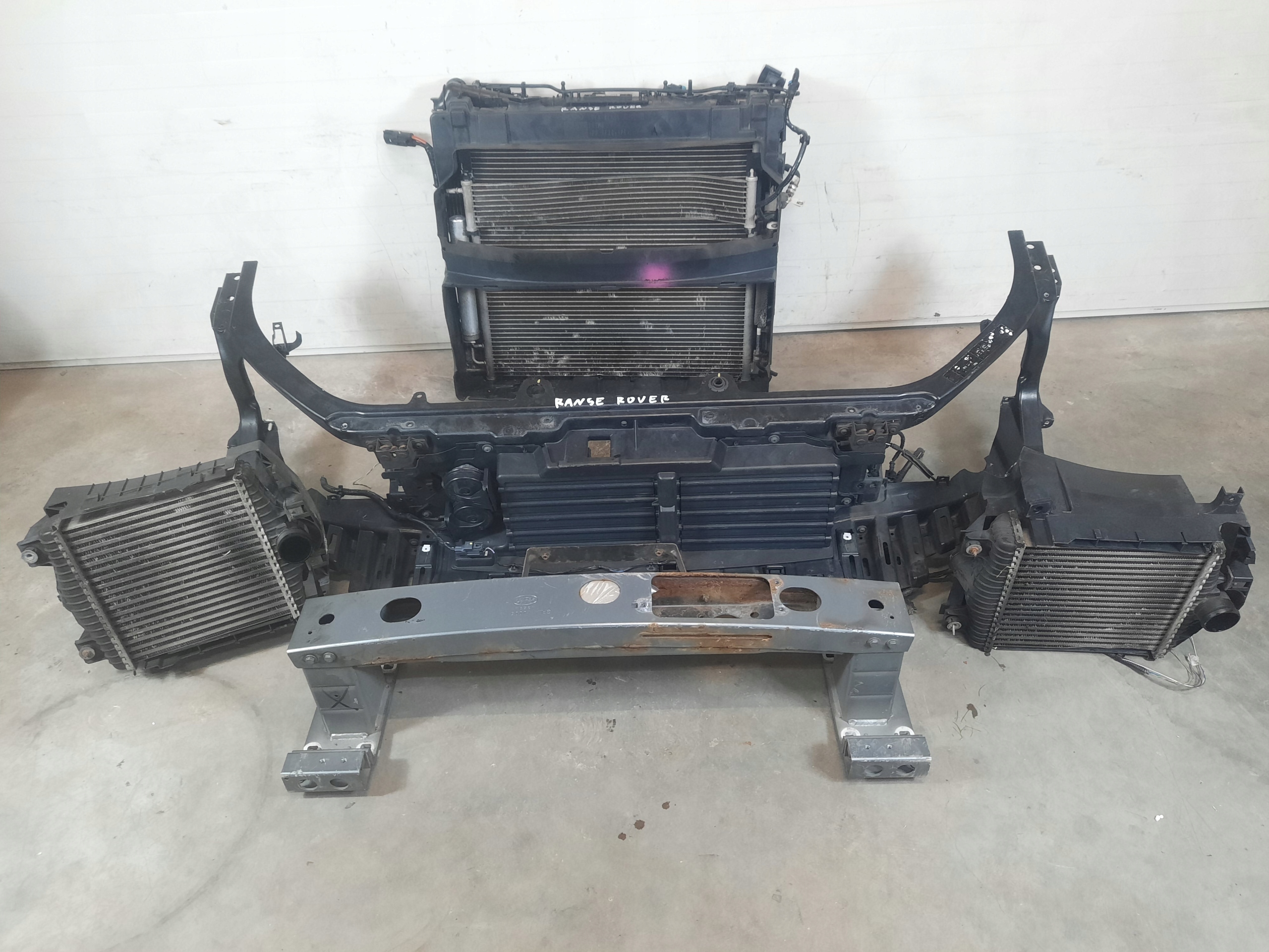 RANGE ROVER VOUGE L405 PAS PRZÓD PRZEDNI CHŁODNICE BELKA