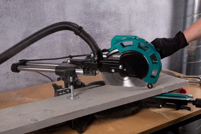 PIŁA UKOŚNA VONROC 2000W- Ø216MM, Z LASEREM I LED Maksymalna moc 20000 W