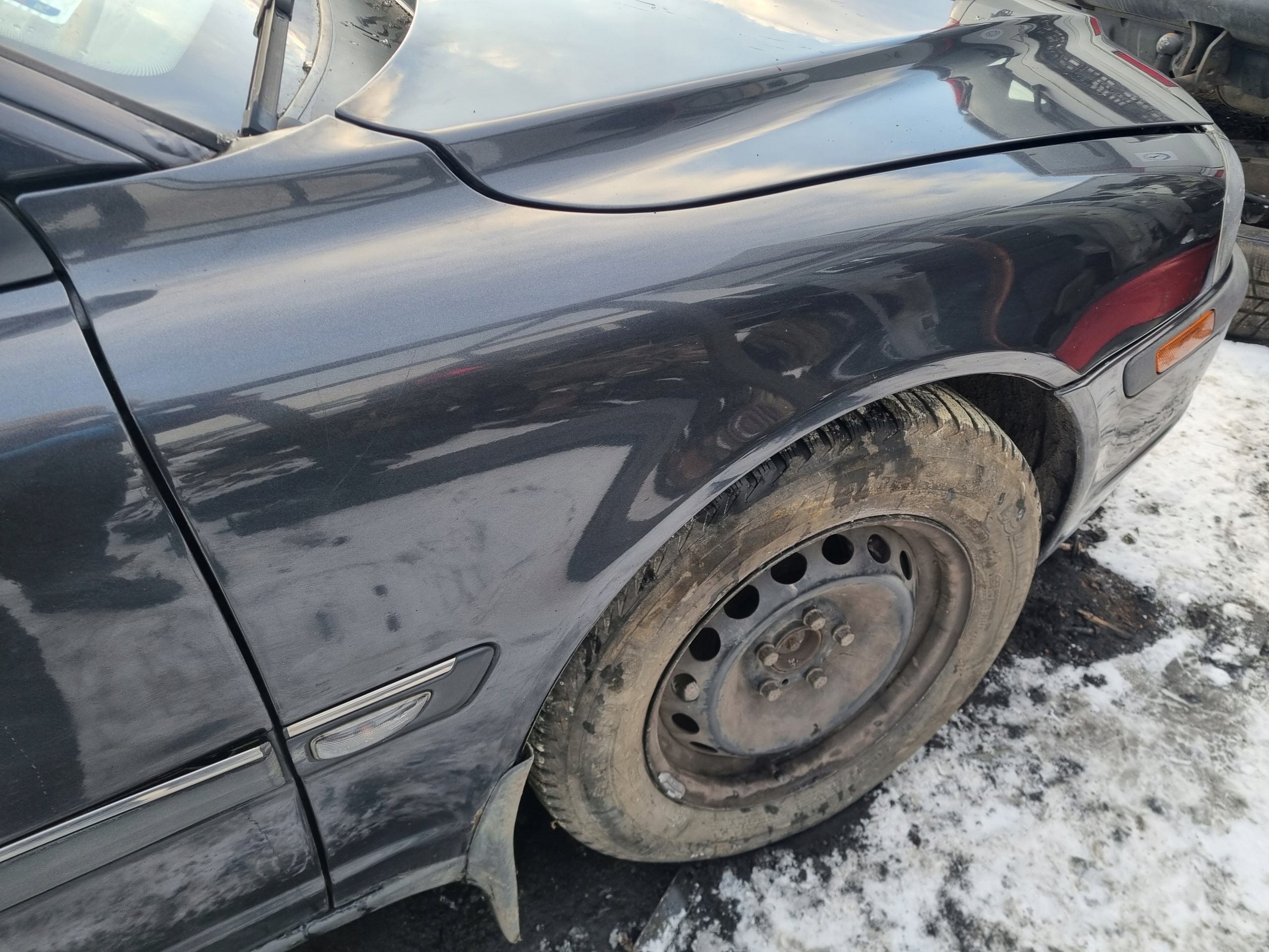 VOLVO S80 1 and 99-06 fender right front front kod lakieru 8191