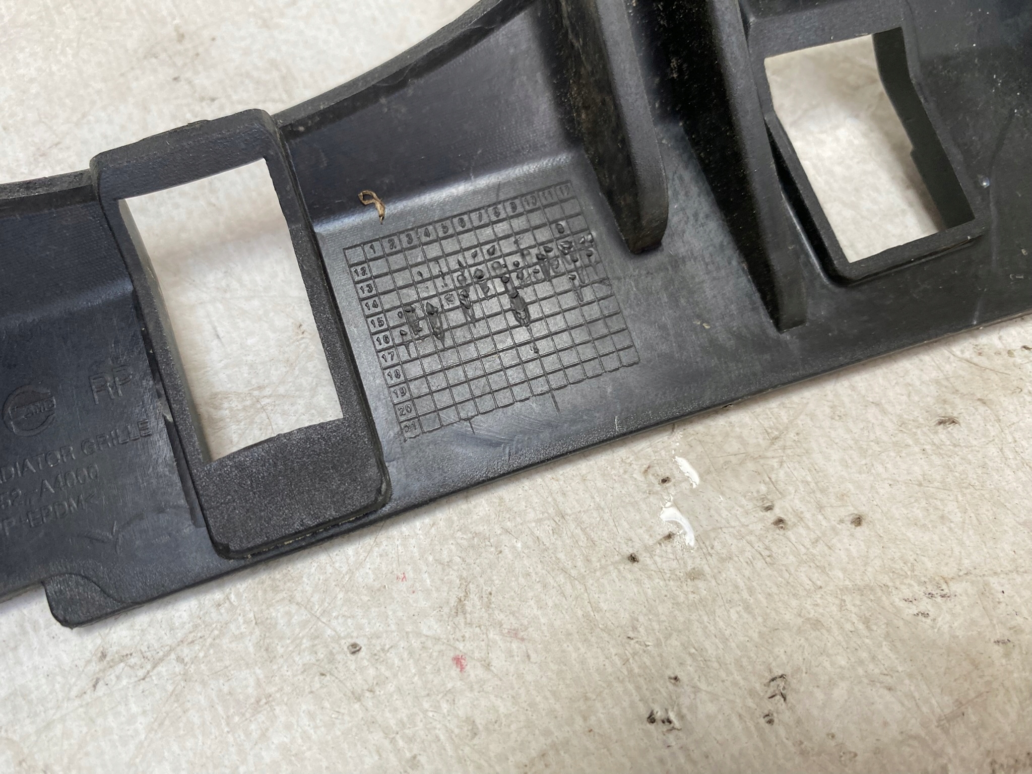 KIA CARENS IV 4 13- grill grille front 86352-A4000