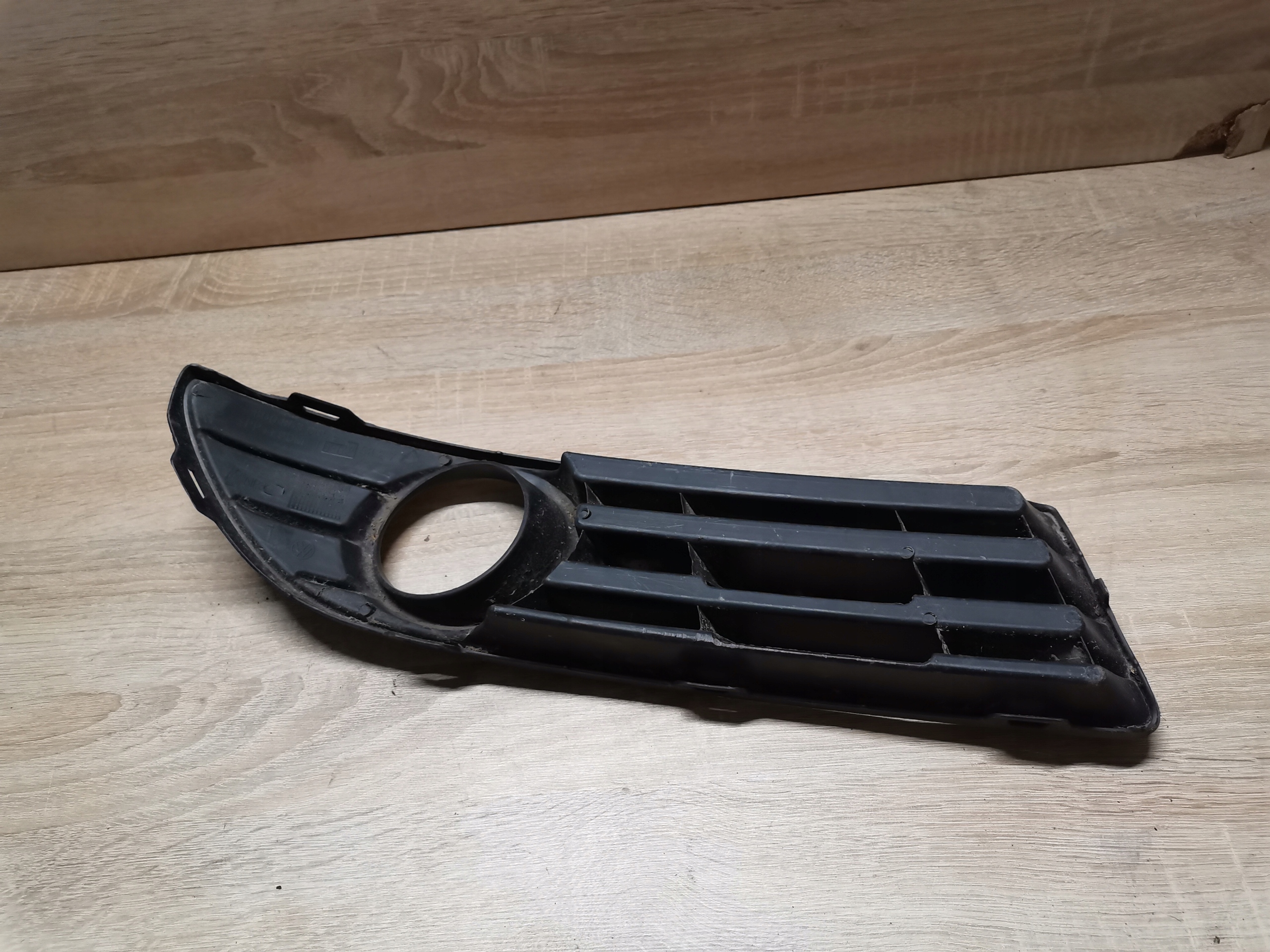 mřížka levá nárazníku předek předního VW POLO 9N3 6Q0853665E