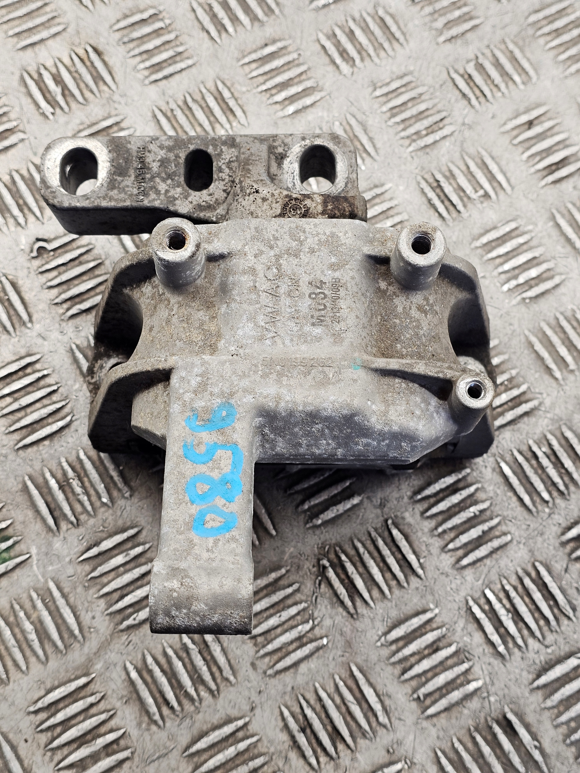 AUDI Q3 VW engine mount 5N0199262