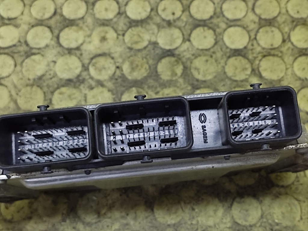 RENAULT ESPACE IV control unit of the engine 8200444583