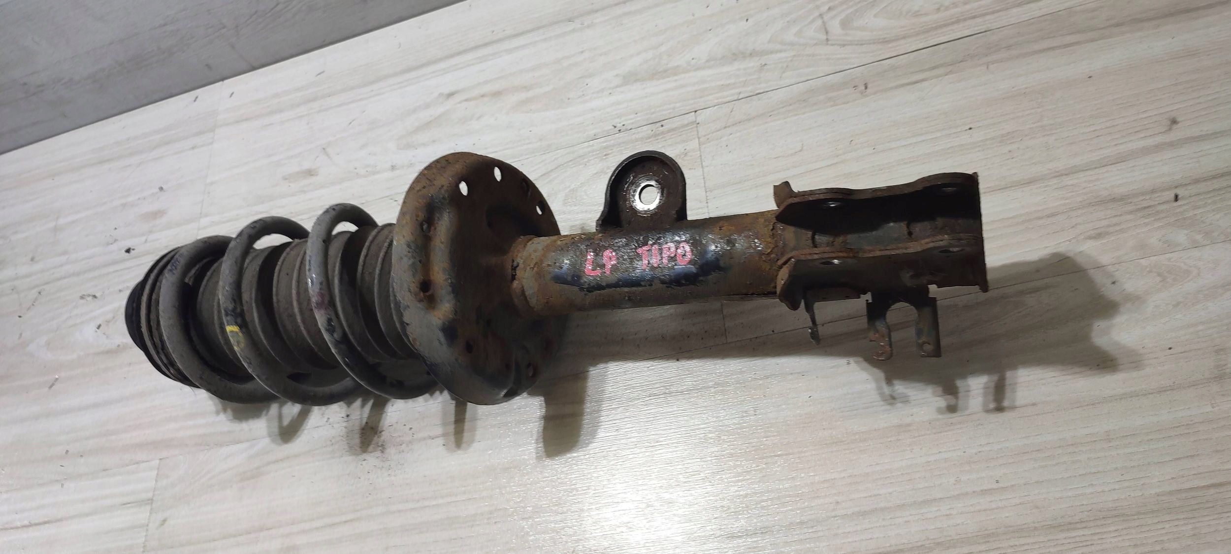 Fiat Tipo 2018 front left shock absorber osi przedniej ze spring