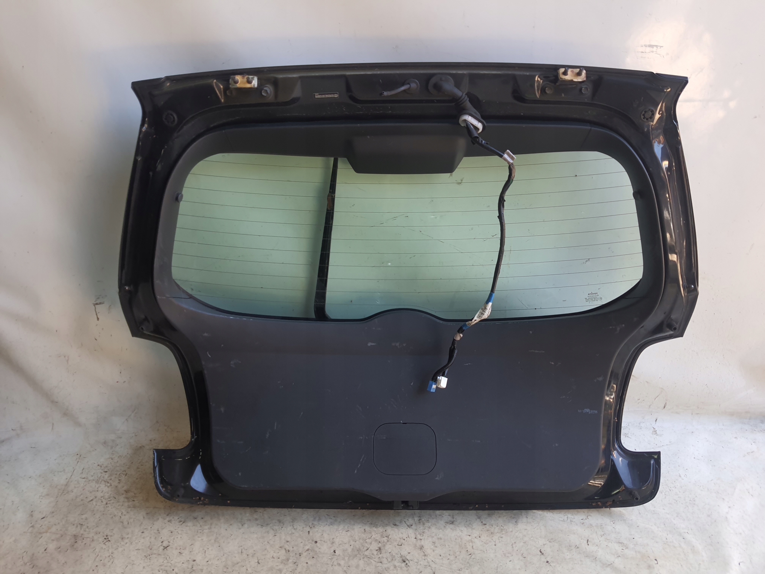 TOYOTA AURIS and 06-09 209 boot door
