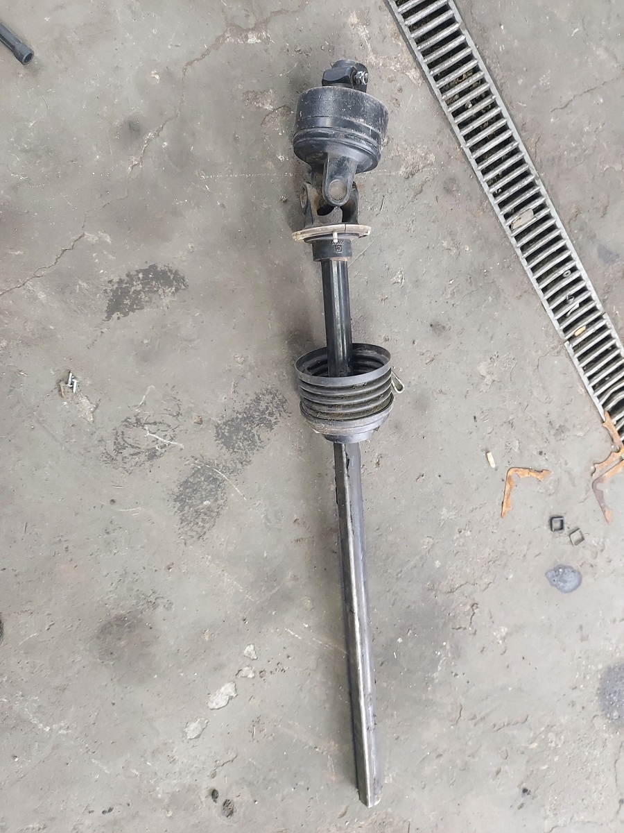 660 62 - ВАЛ ОТБОРА МОЩНОСТИ ПРЕСС-ПОДБОРЩИК NEW HOLLAND BR7070 180R