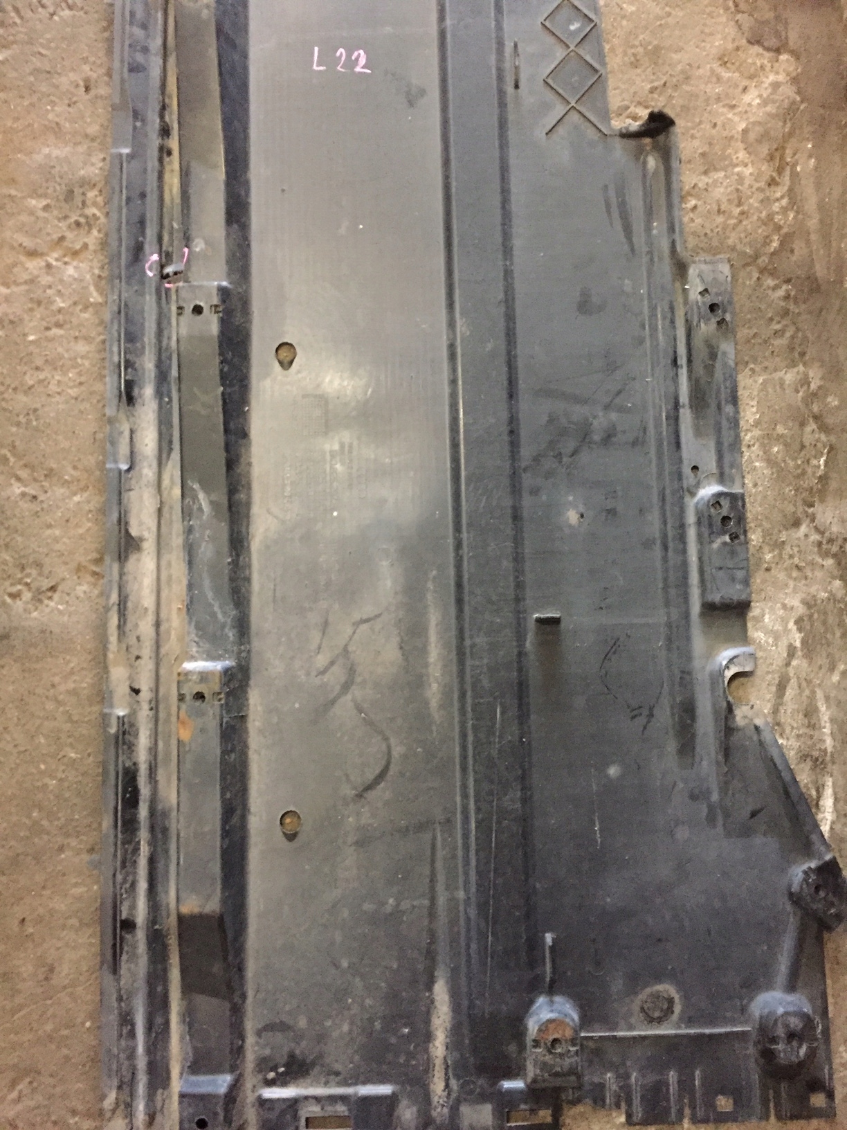 AUDI A4 B8 A5 Blende Abdeckung abdeckung des Bodens Unterfahrschutz links