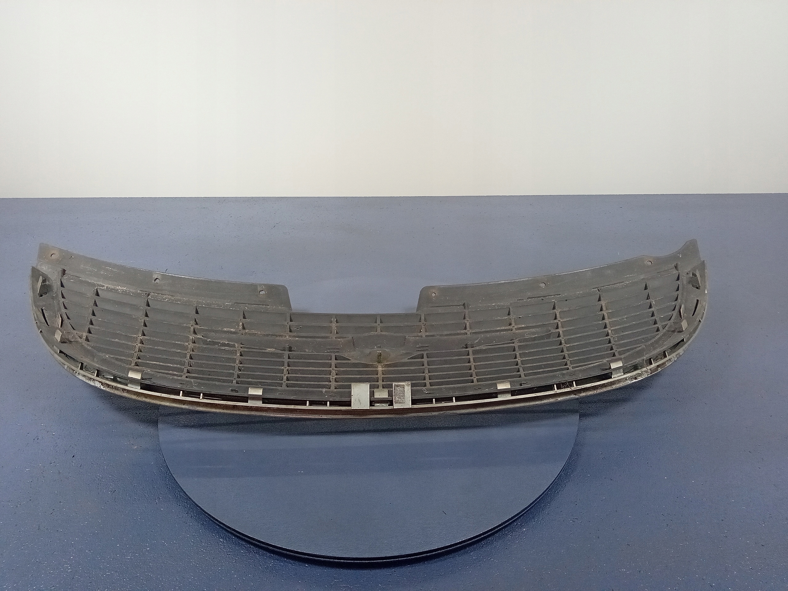 CHRYSLER Voyager IV решетка радиатора 4857522AA