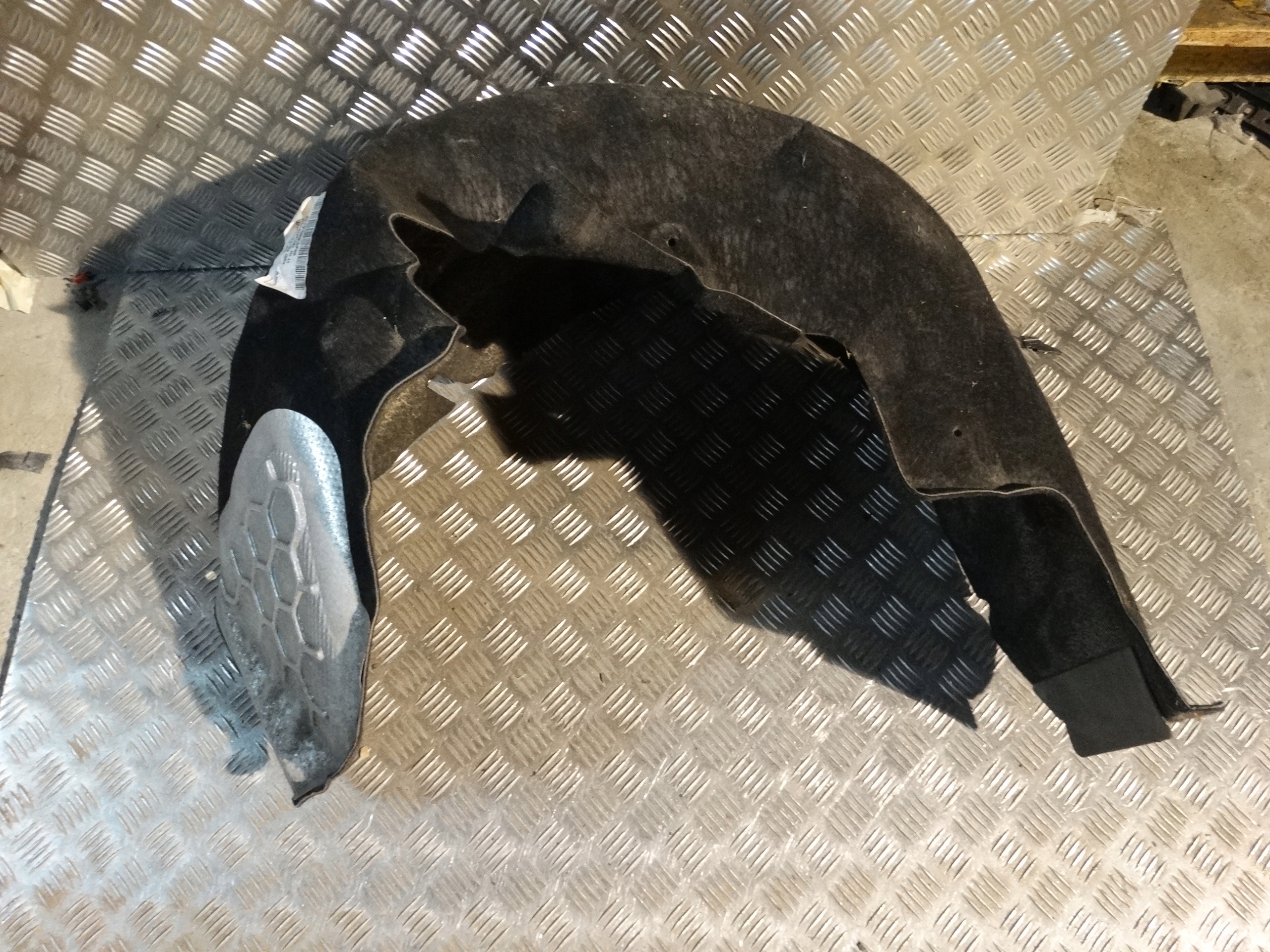 IDEALNE mudguard rear. left MERCEDES W212 1
