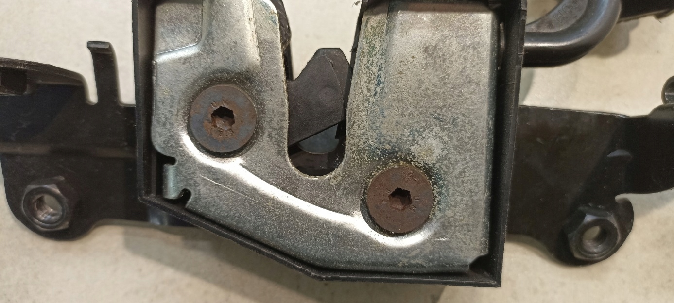 Schloß SITZ links VOLVO S60 und 2.4 D5