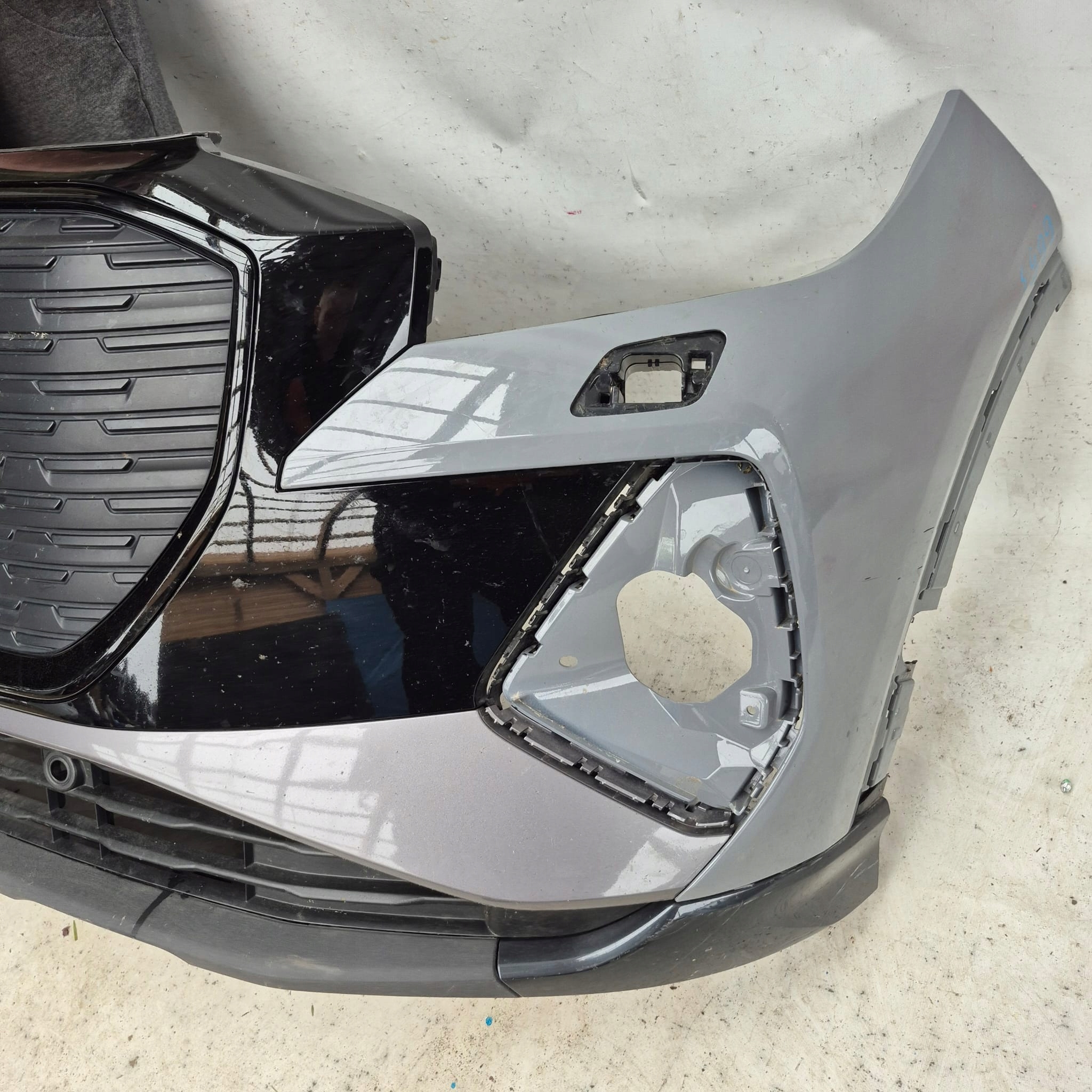AUDI Q4 E-TRON 21-> bumper front front washer PDC