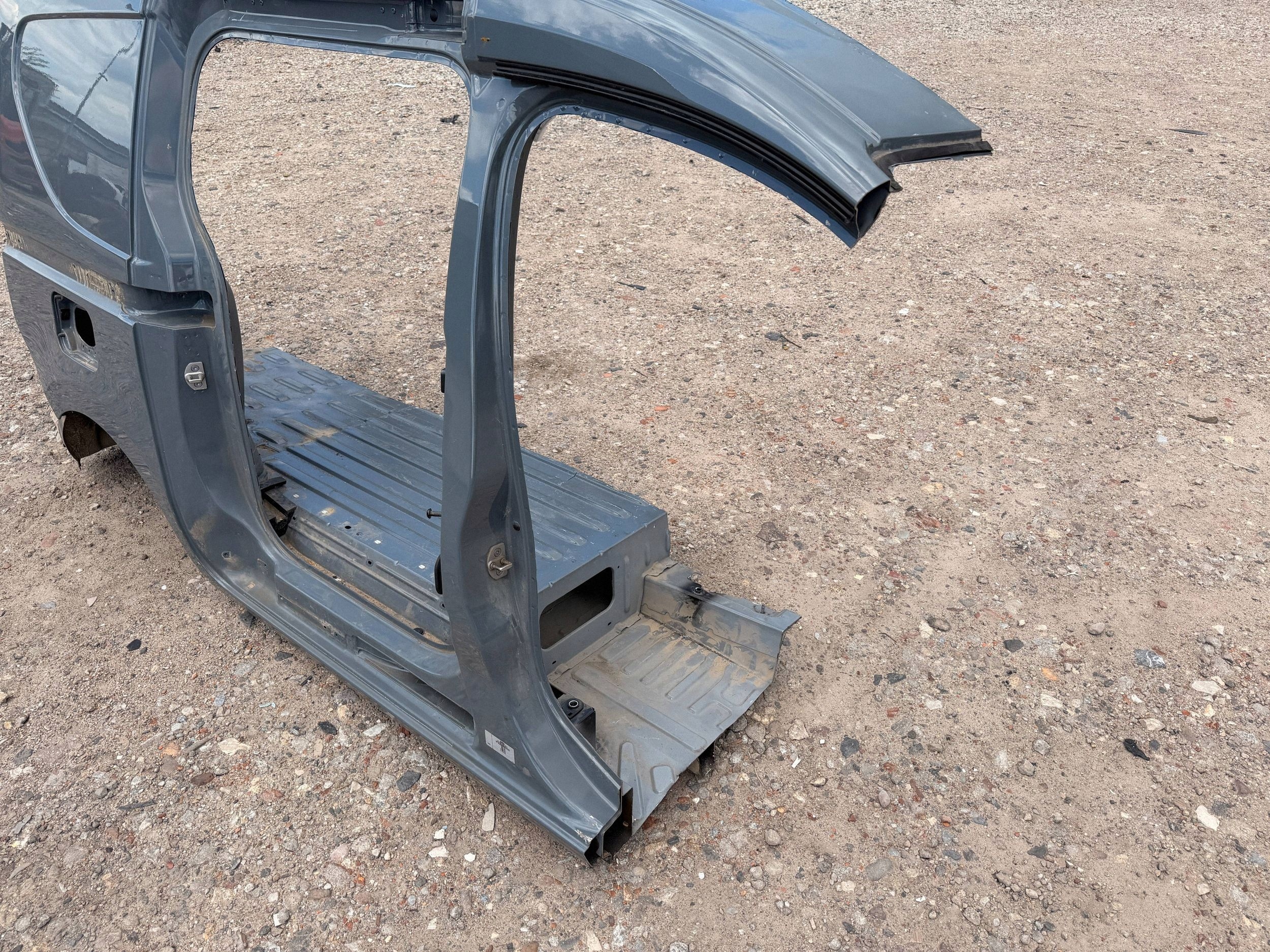 Renault Express II quarter fender right rear part right rear threshold pillar right