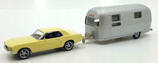 Norev Ford Mustang Coupe Žlutá Airstream Camping Trailer 1:43