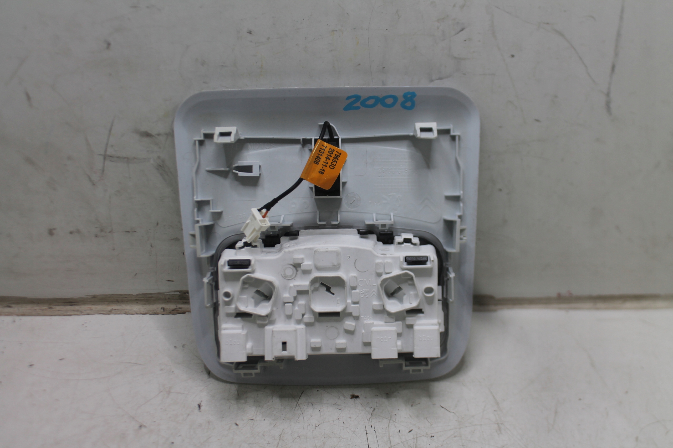 light OSWIETLENIE cabs front 9673810977 PEUGEOT 2008 and 13-19