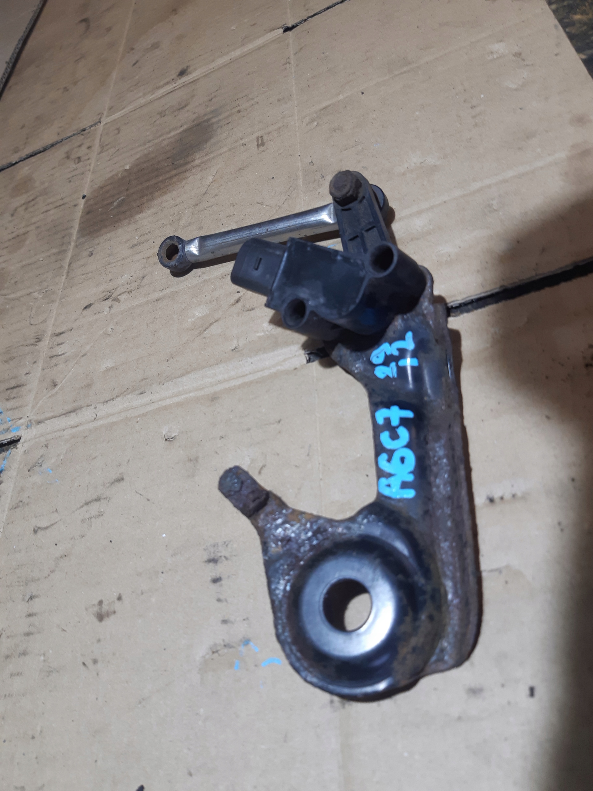 AUDI A6 C7 Sensor POZIOMOWANIA Leuchten links heck 8R0941309C
