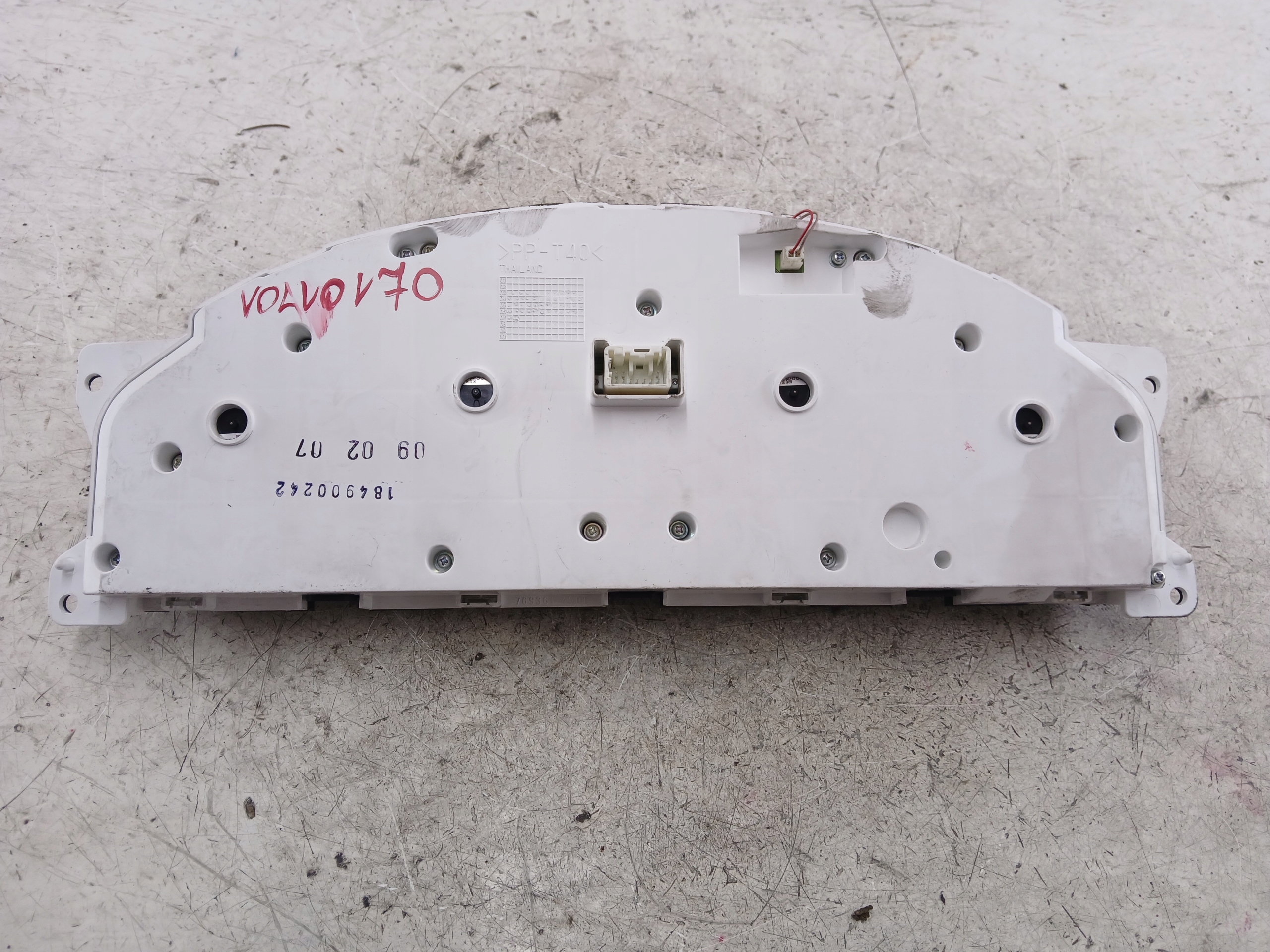 VOLVO V70 II 2.4 D5 dials dials 30728791