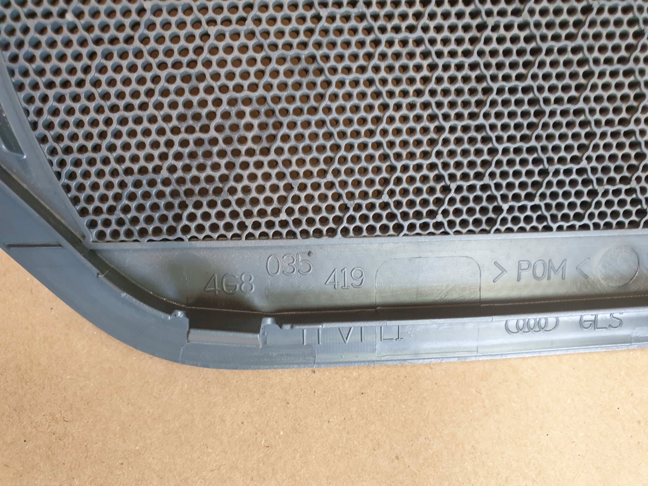 spoiler cover of the speaker left front AUDI A7 4G8 OE