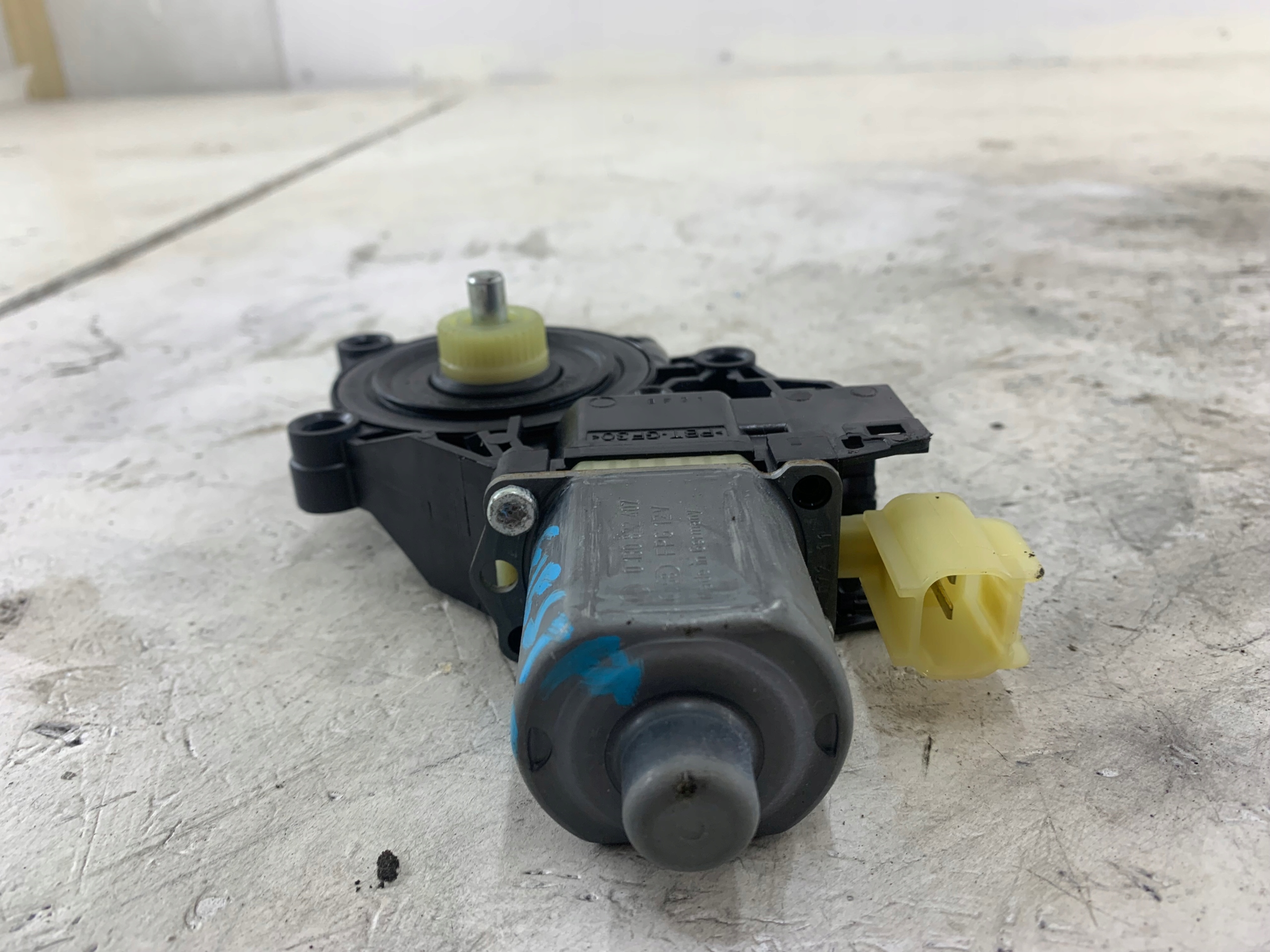 FORD FIESTA MK7 mini motor windows right front 8A6114553A